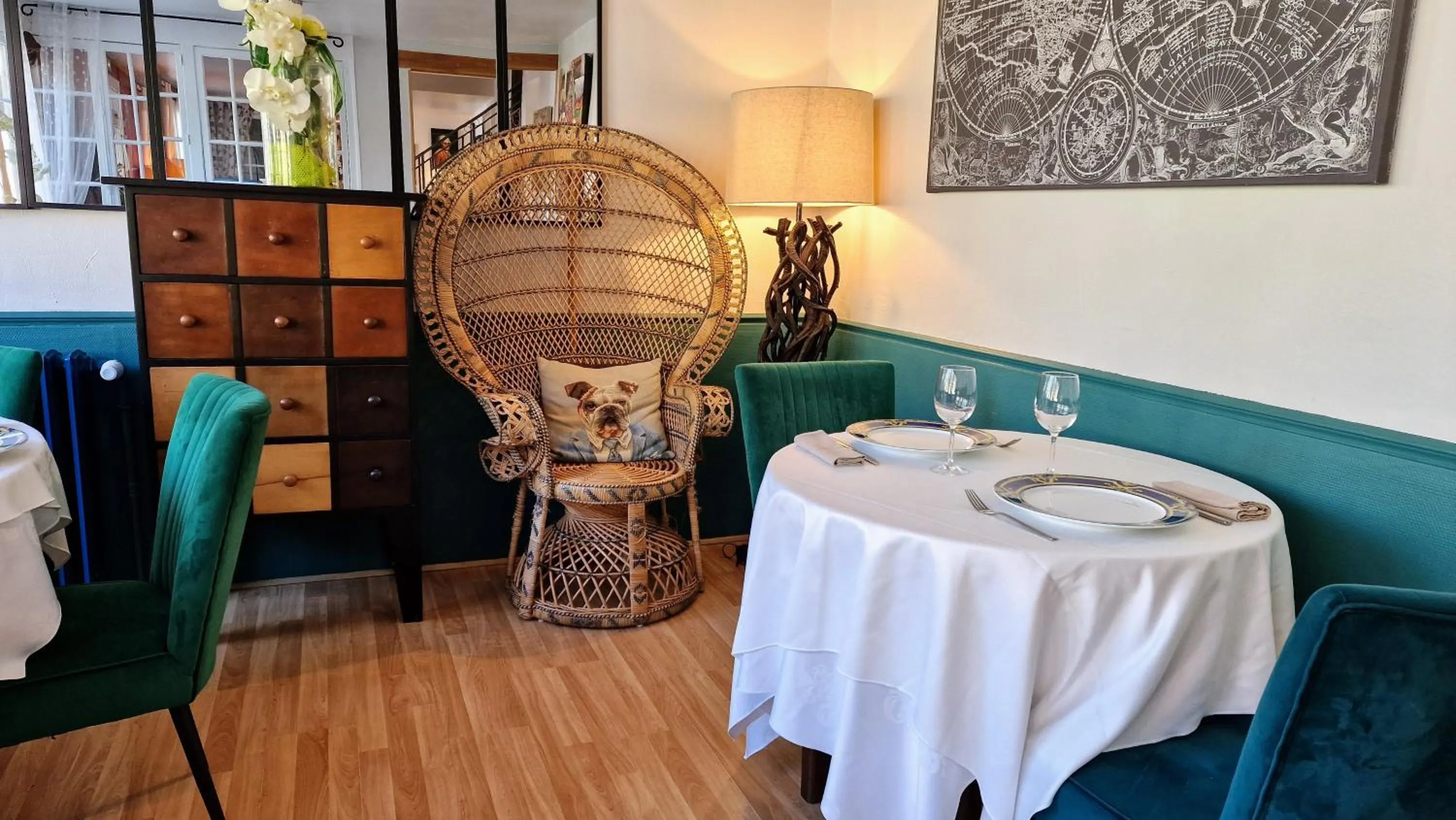 Restaurant/places to eat in Hôtel Saint Jacques