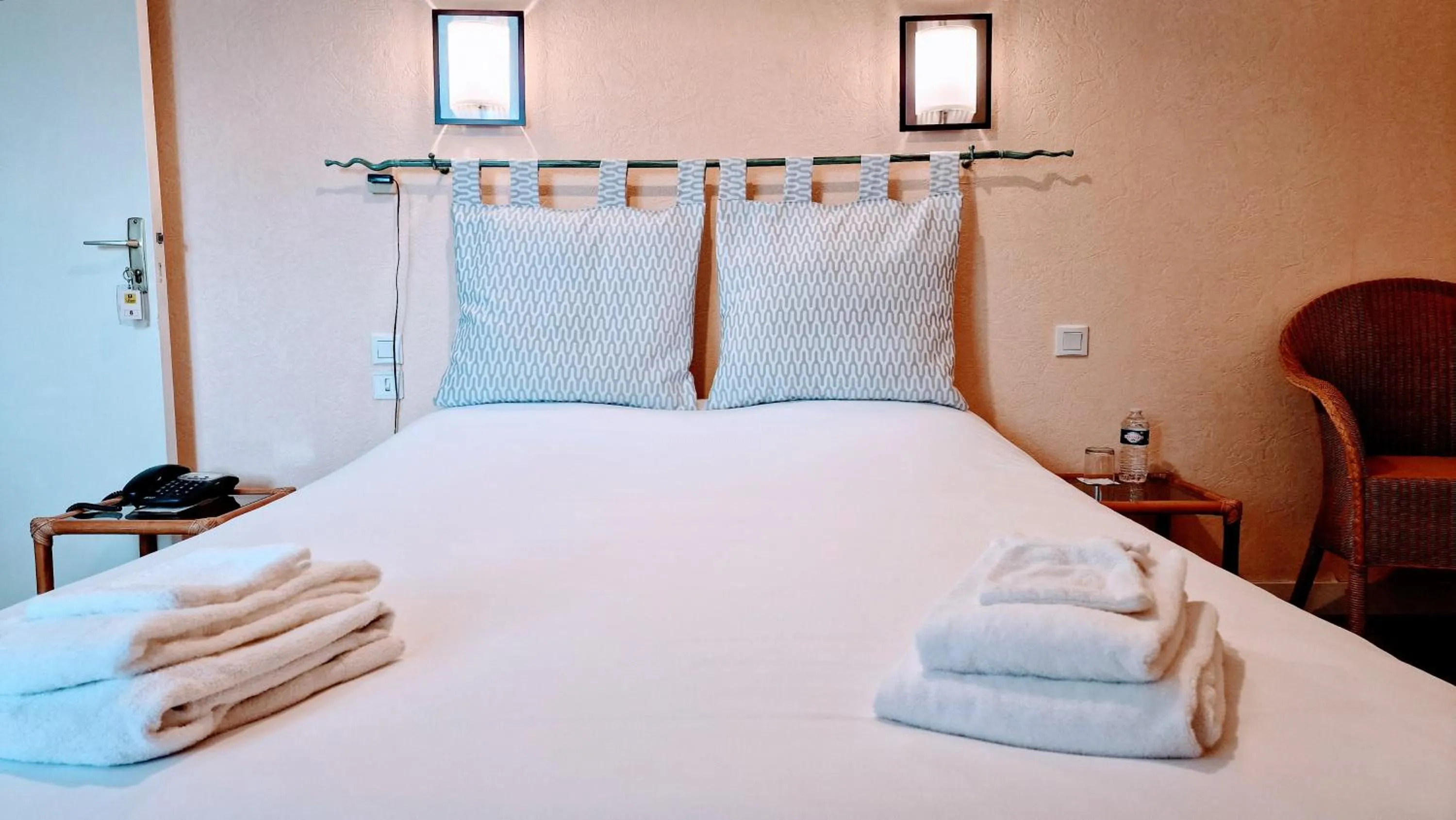 Bed in Hôtel Saint Jacques