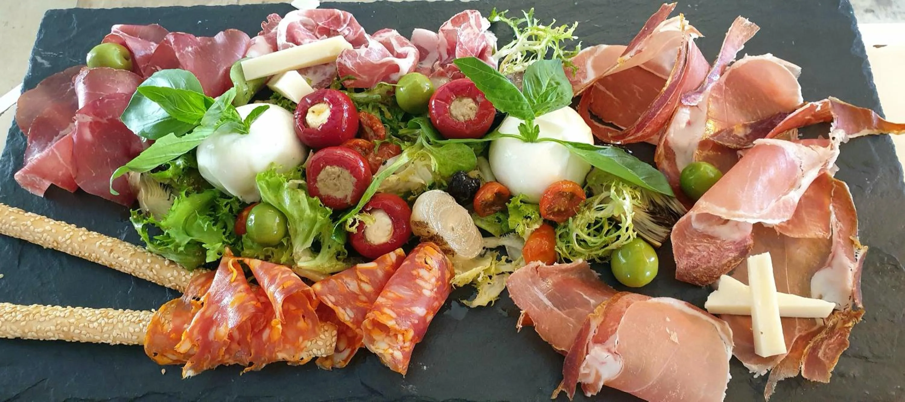 Restaurant/places to eat in Hôtel Saint Jacques