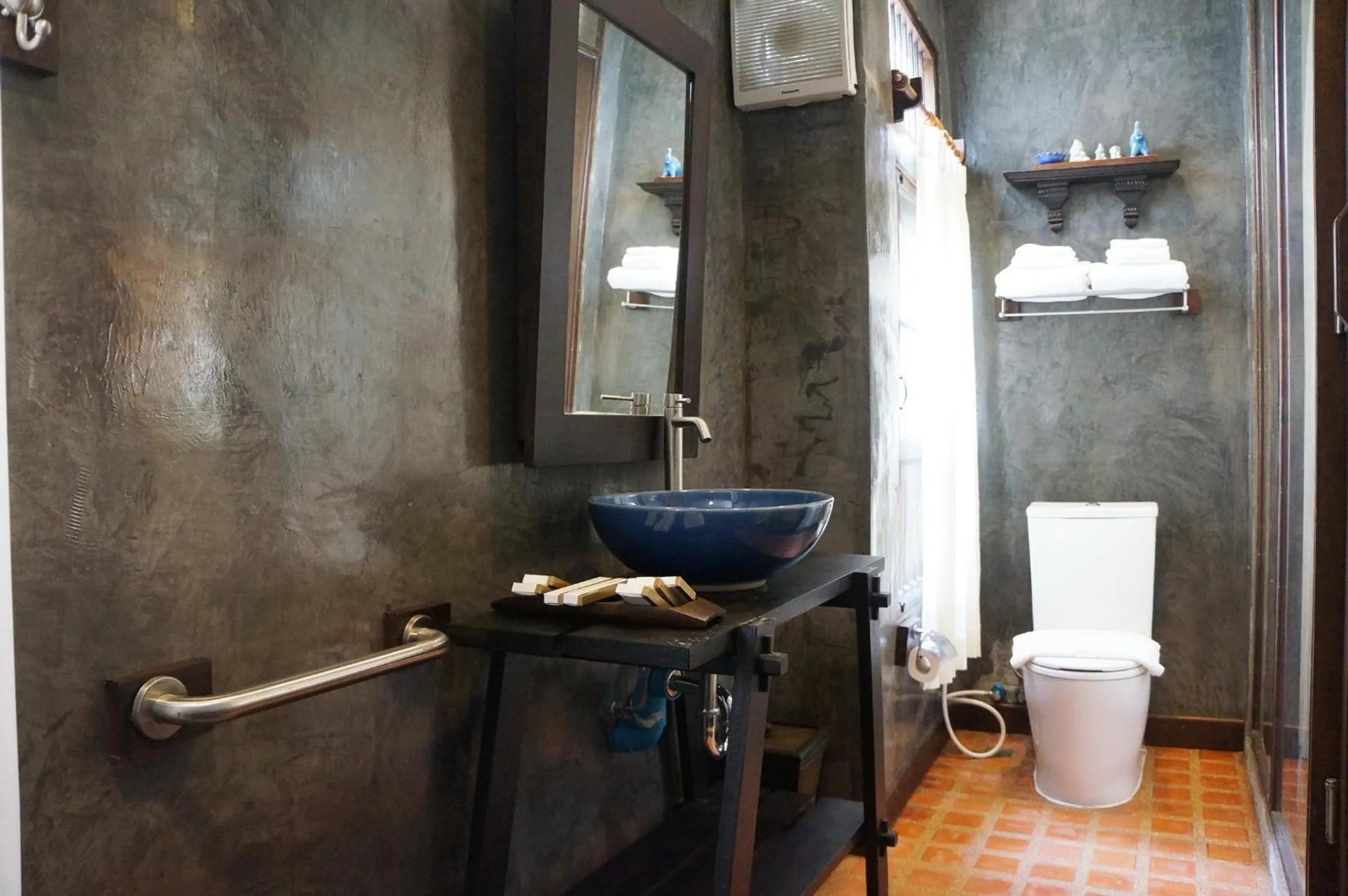 Toilet in Ban Chang Tong