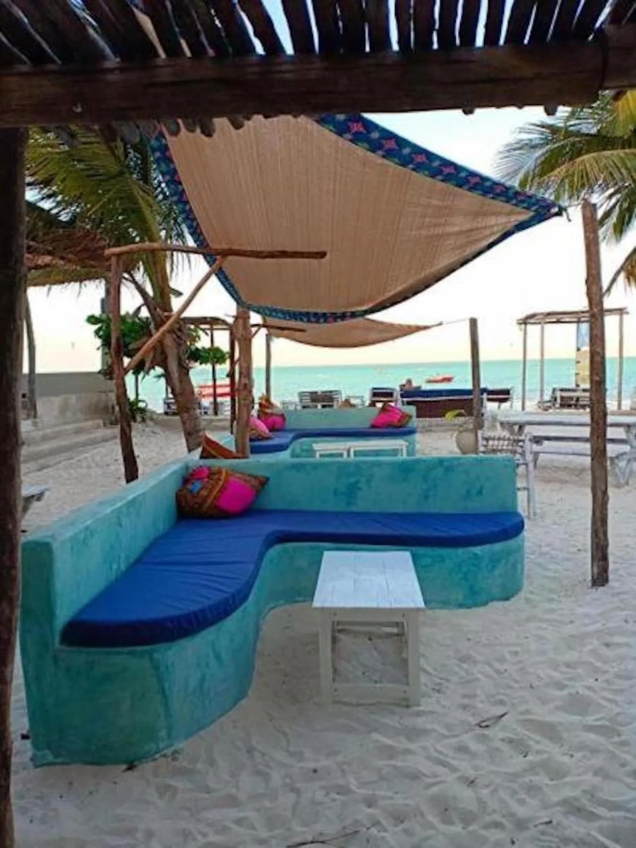 Restaurant/places to eat in Paje Beach Apartments & Hotel