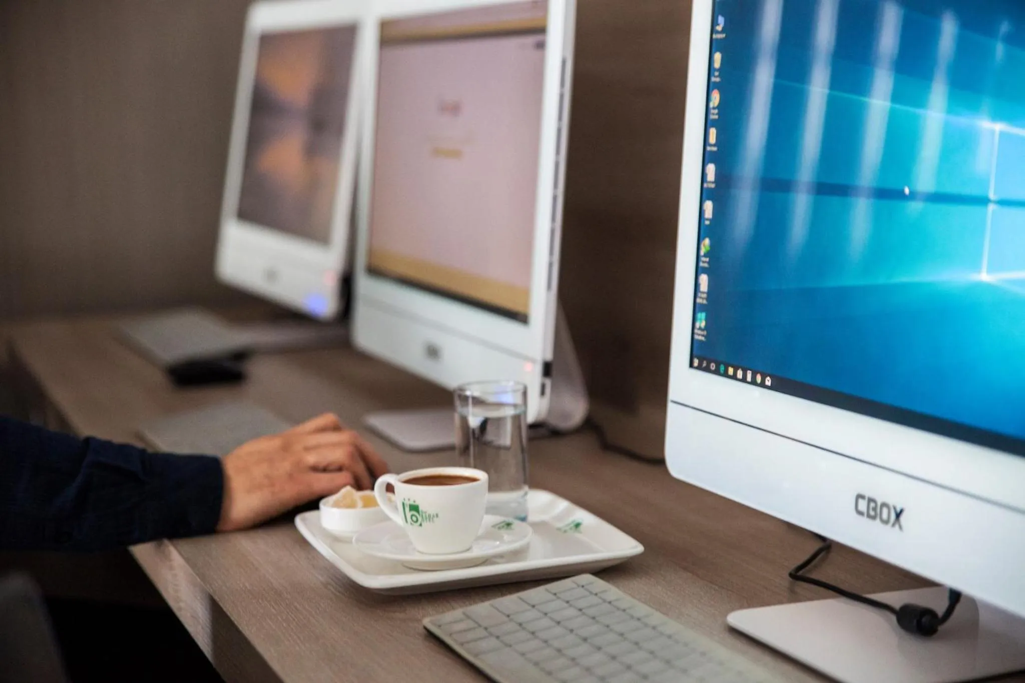 Communal lounge/ TV room in Yeni Bahar Otel