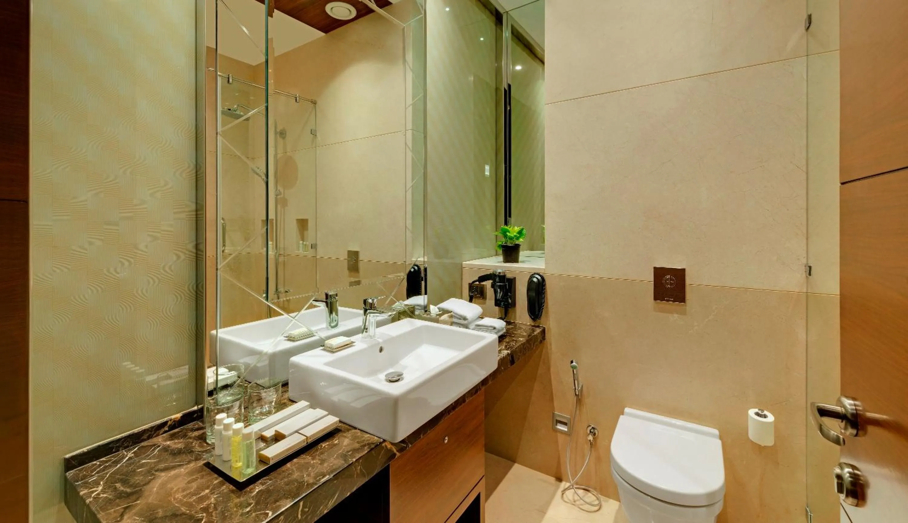 Bathroom in Niranta Transit Hotel Mumbai Airport - At Arrivals