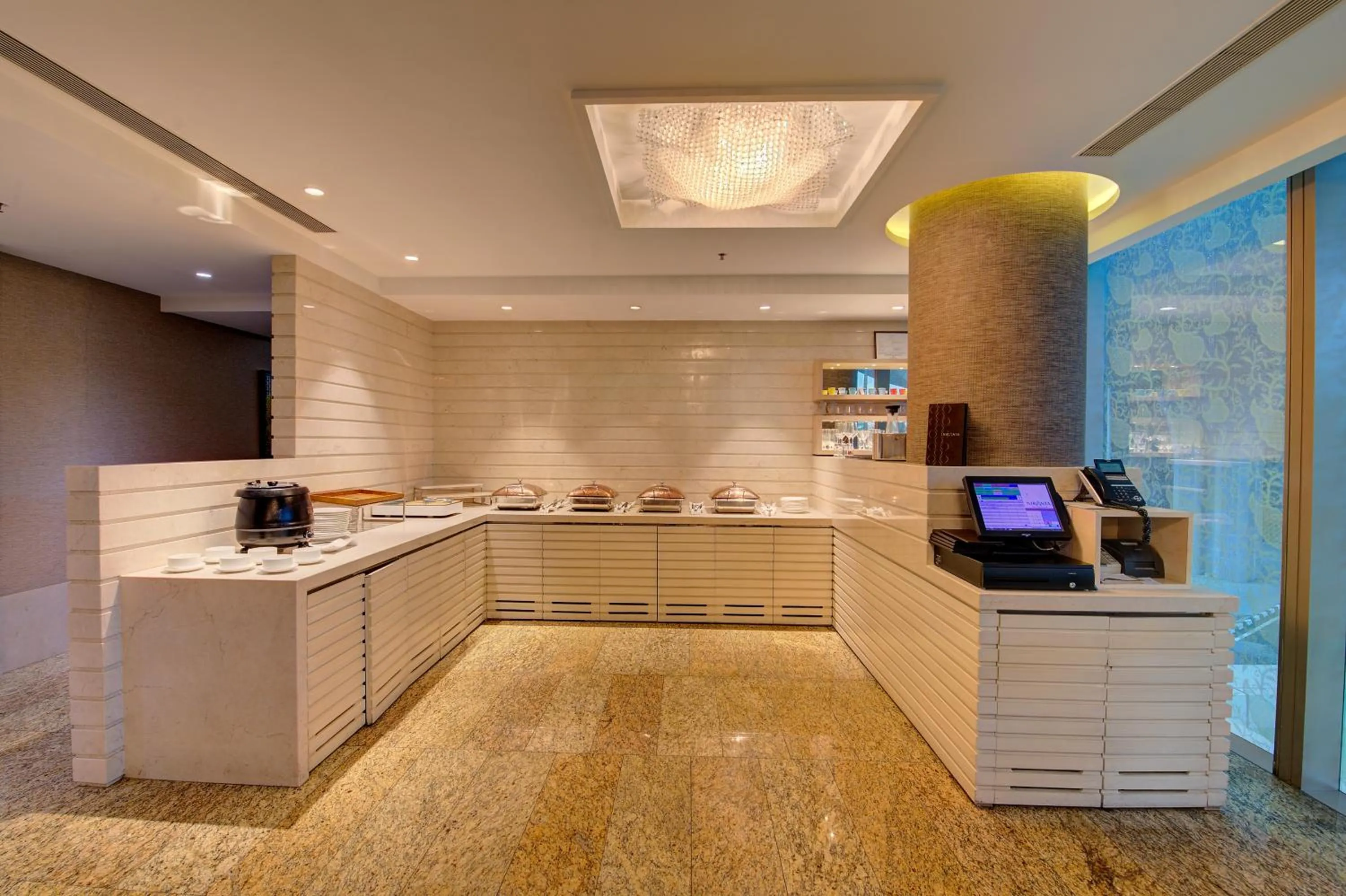 Restaurant/places to eat in Niranta Transit Hotel Mumbai Airport - At Arrivals