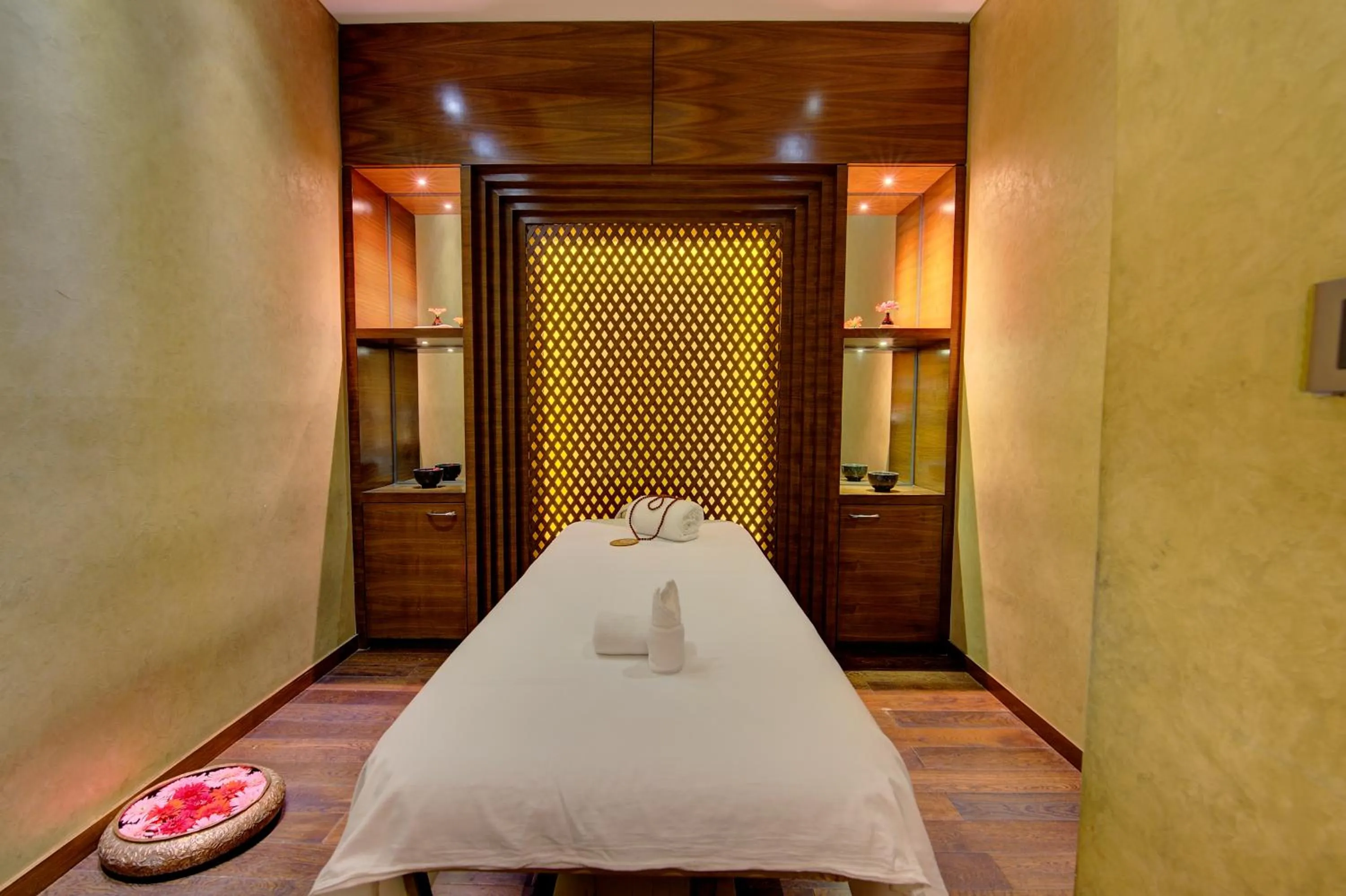 Spa and wellness centre/facilities, Bed in Niranta Transit Hotel Mumbai Airport - At Arrivals