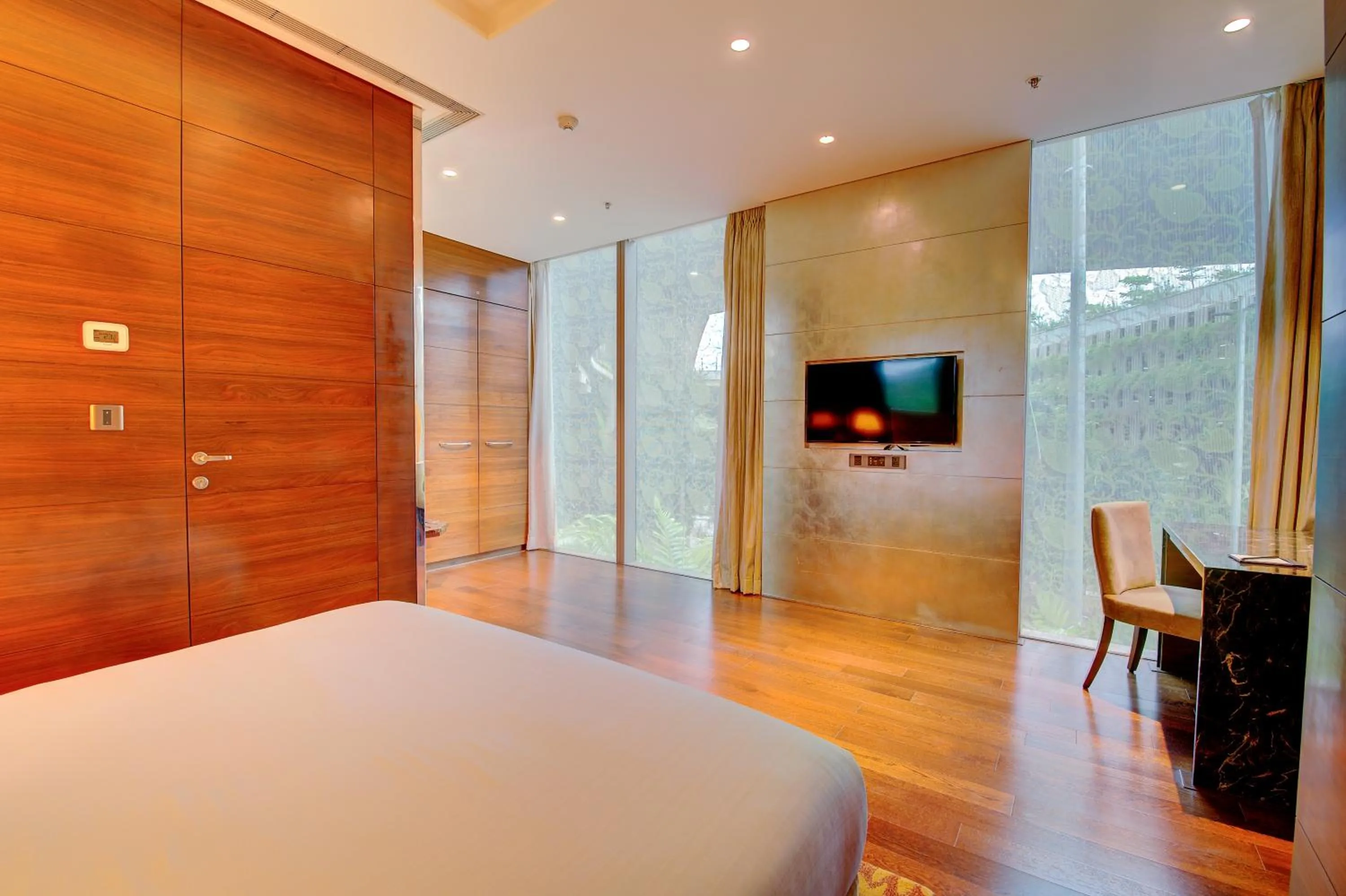 Bedroom, Bed in Niranta Transit Hotel Mumbai Airport - At Arrivals