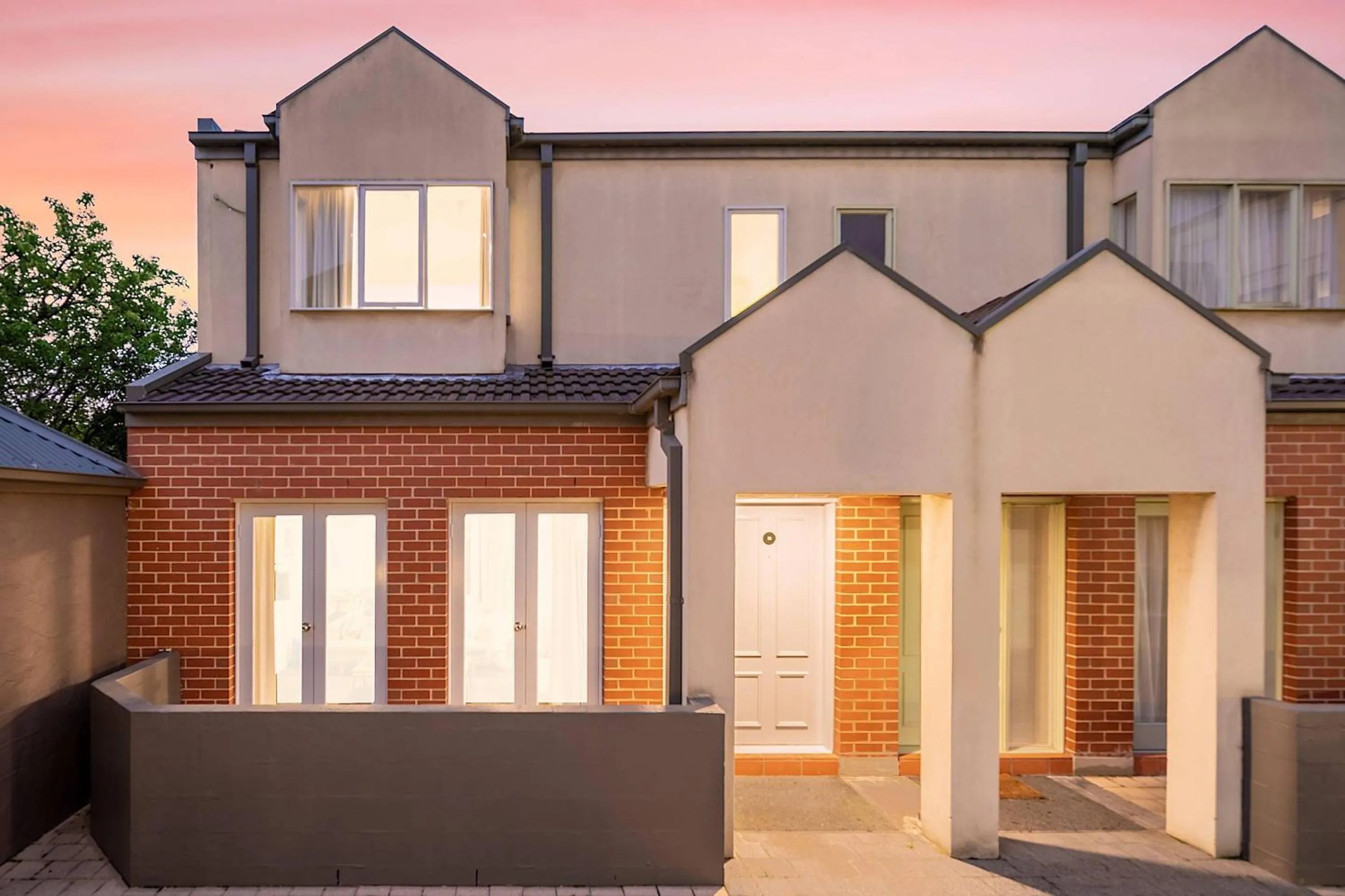 Bedroom in MainStay Suites Kew