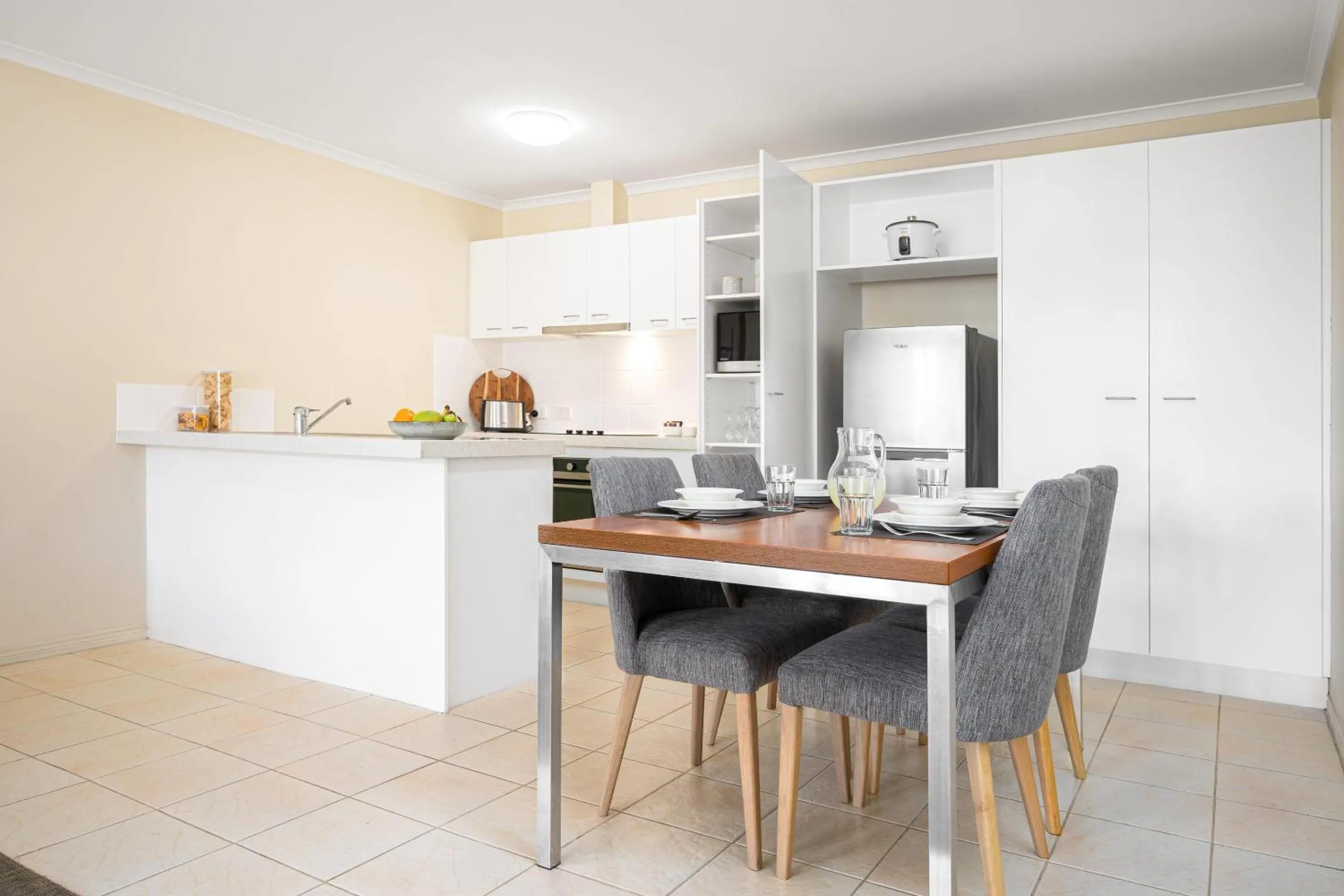 Bedroom in MainStay Suites Kew