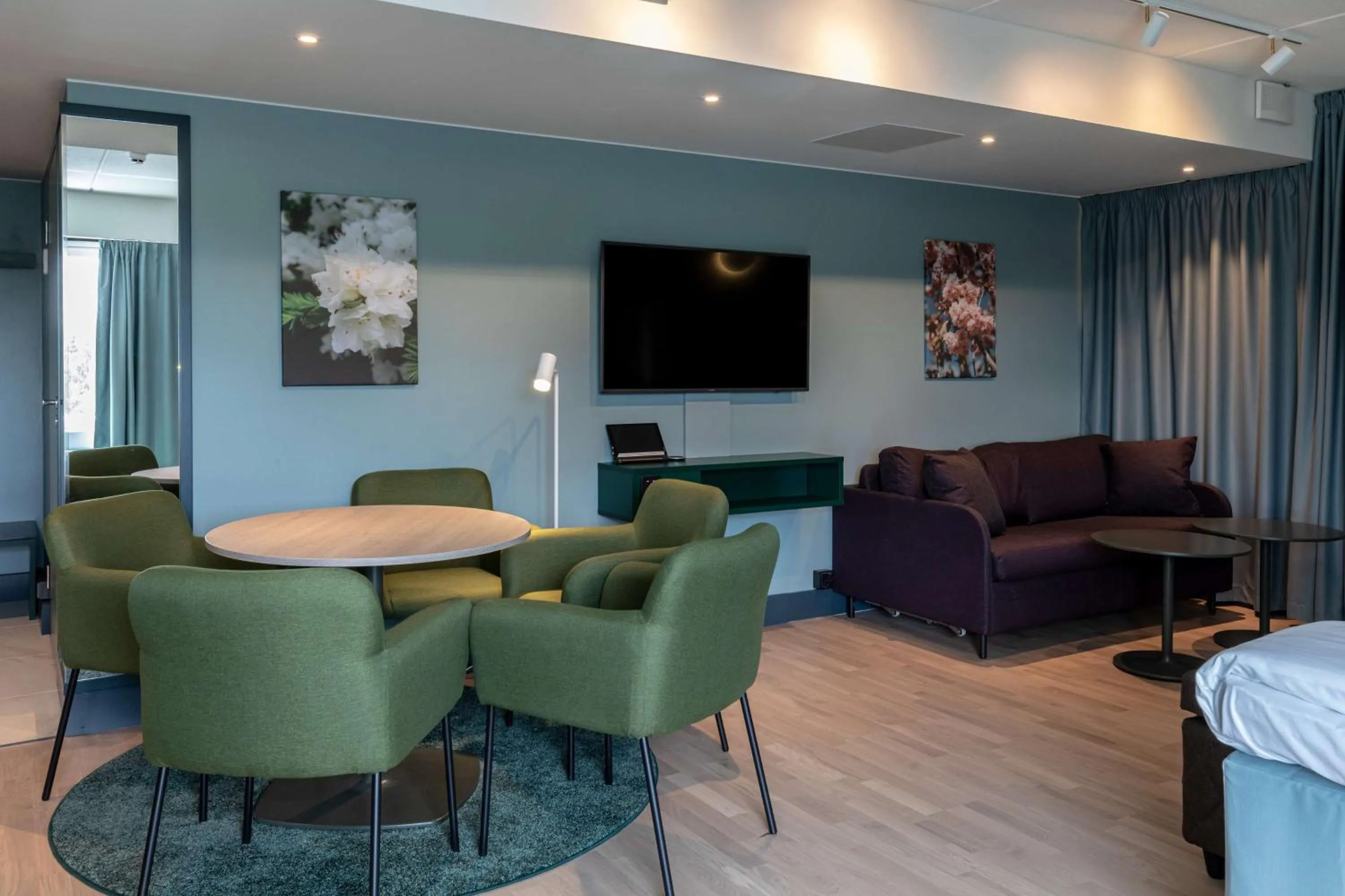 Photo of the whole room in Scandic Eden Nokia