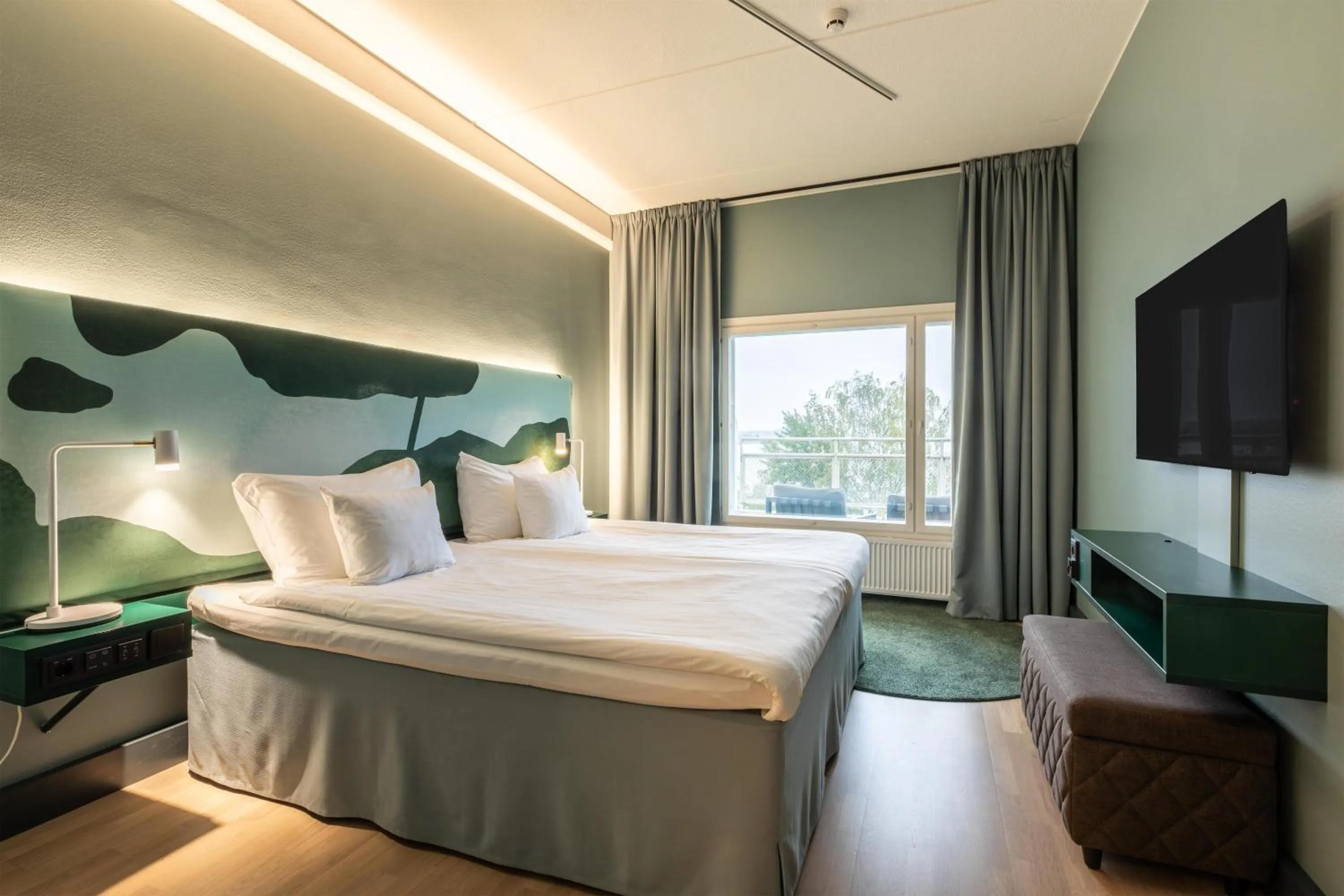 Bedroom, Bed in Scandic Eden Nokia