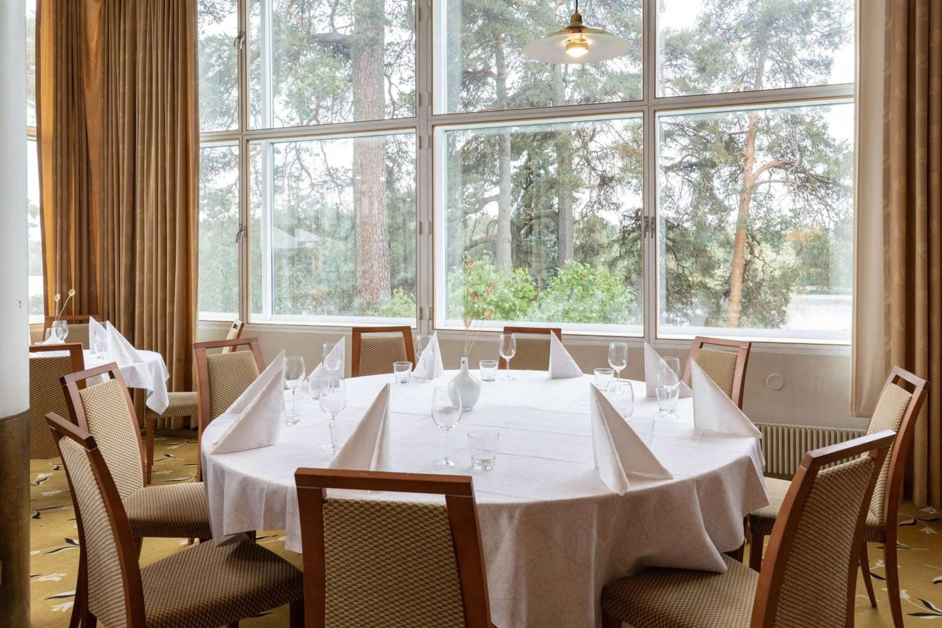 Restaurant/places to eat in Scandic Aulanko