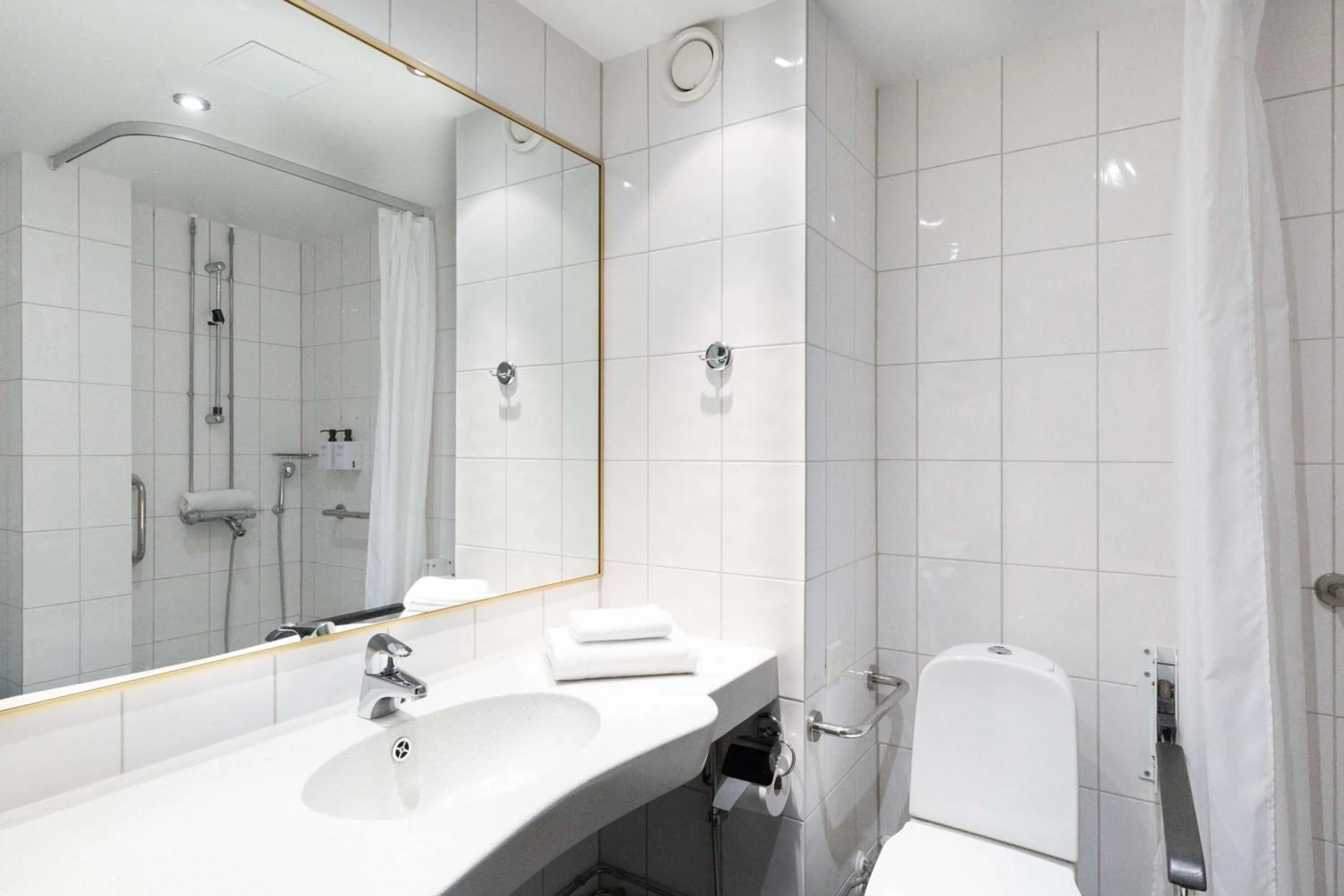 Bedroom in Scandic Aulanko