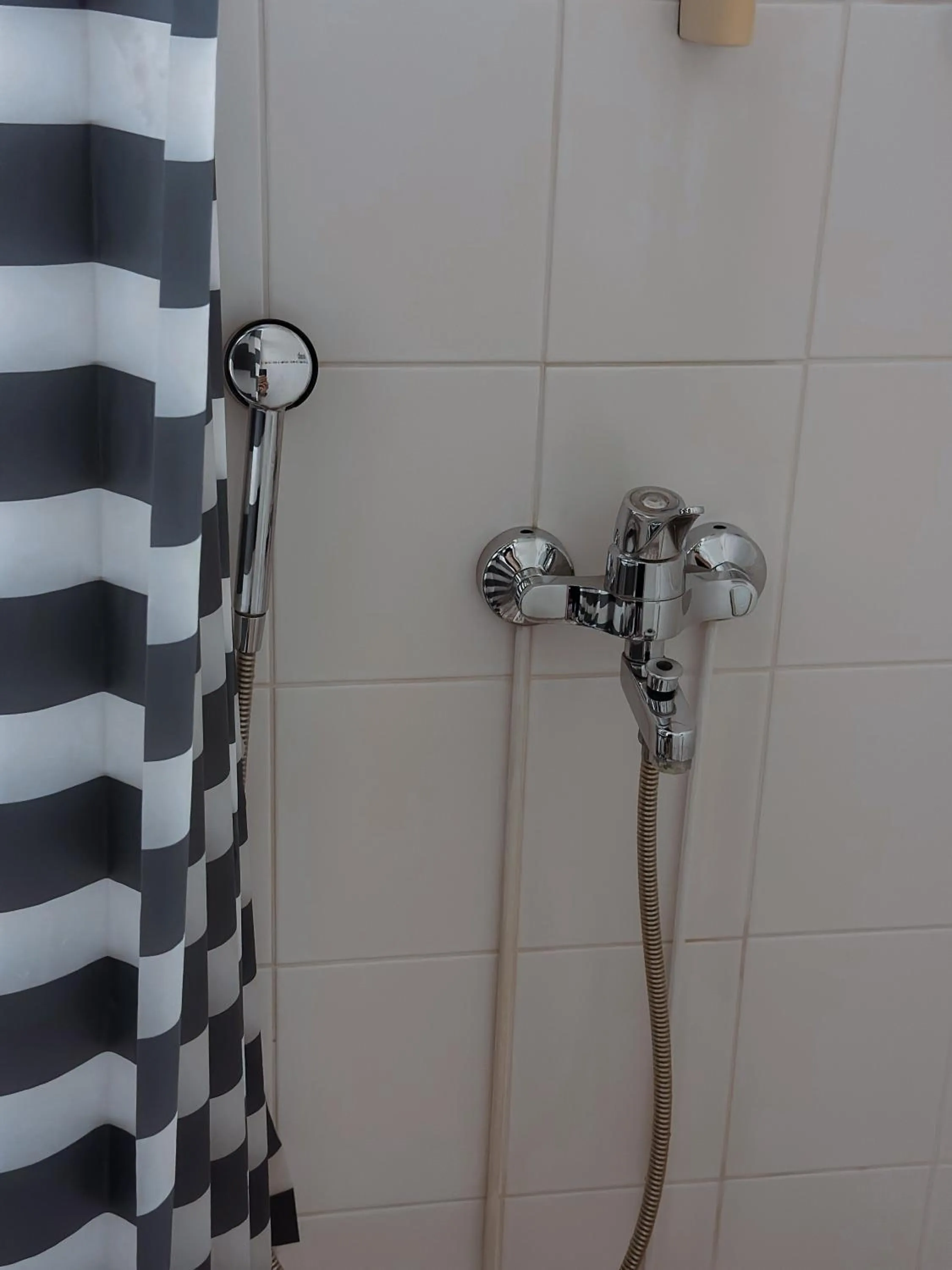 Shower in Hotel Sommelo