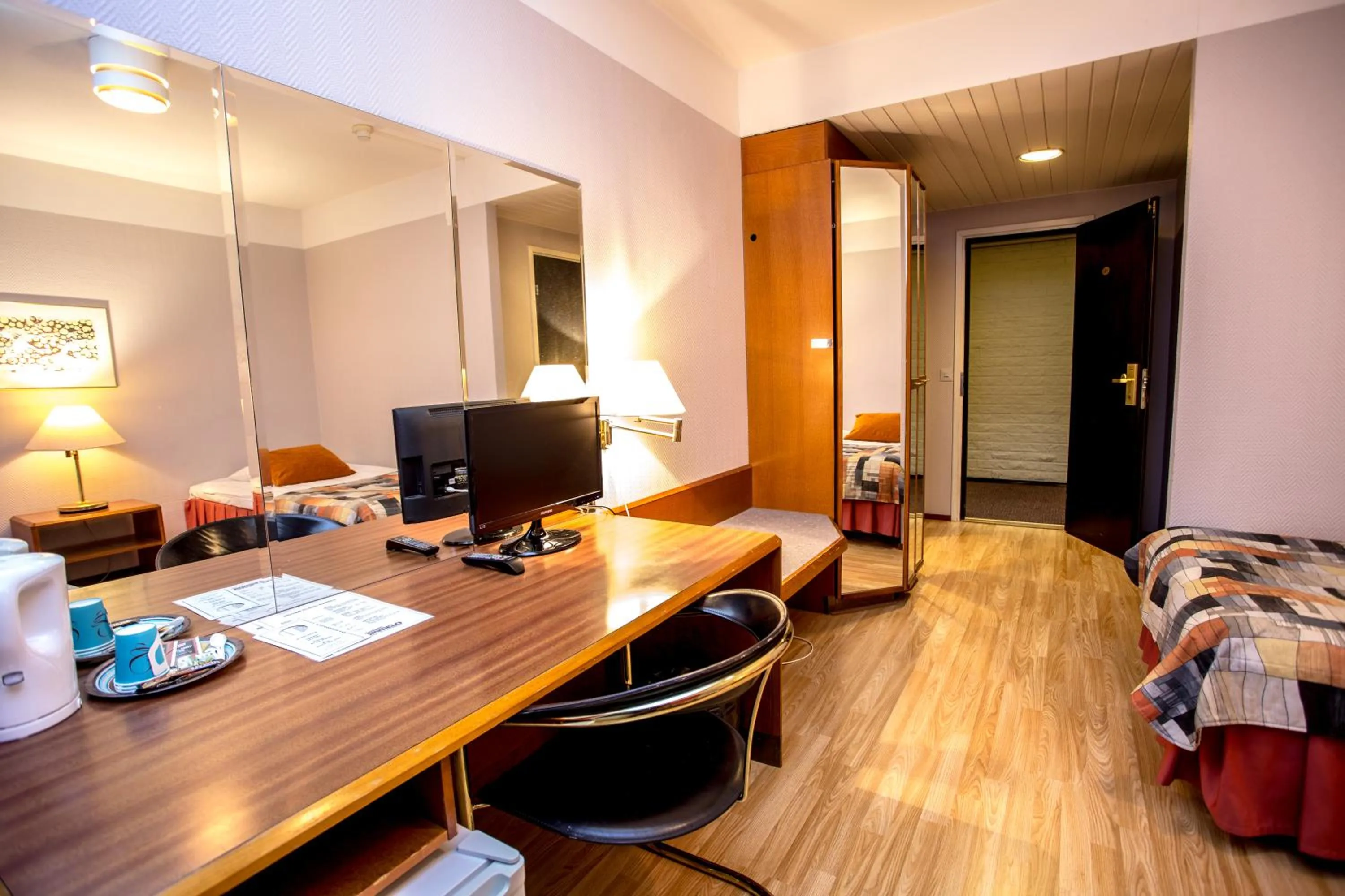 TV and multimedia, Bed in Hotel Sommelo