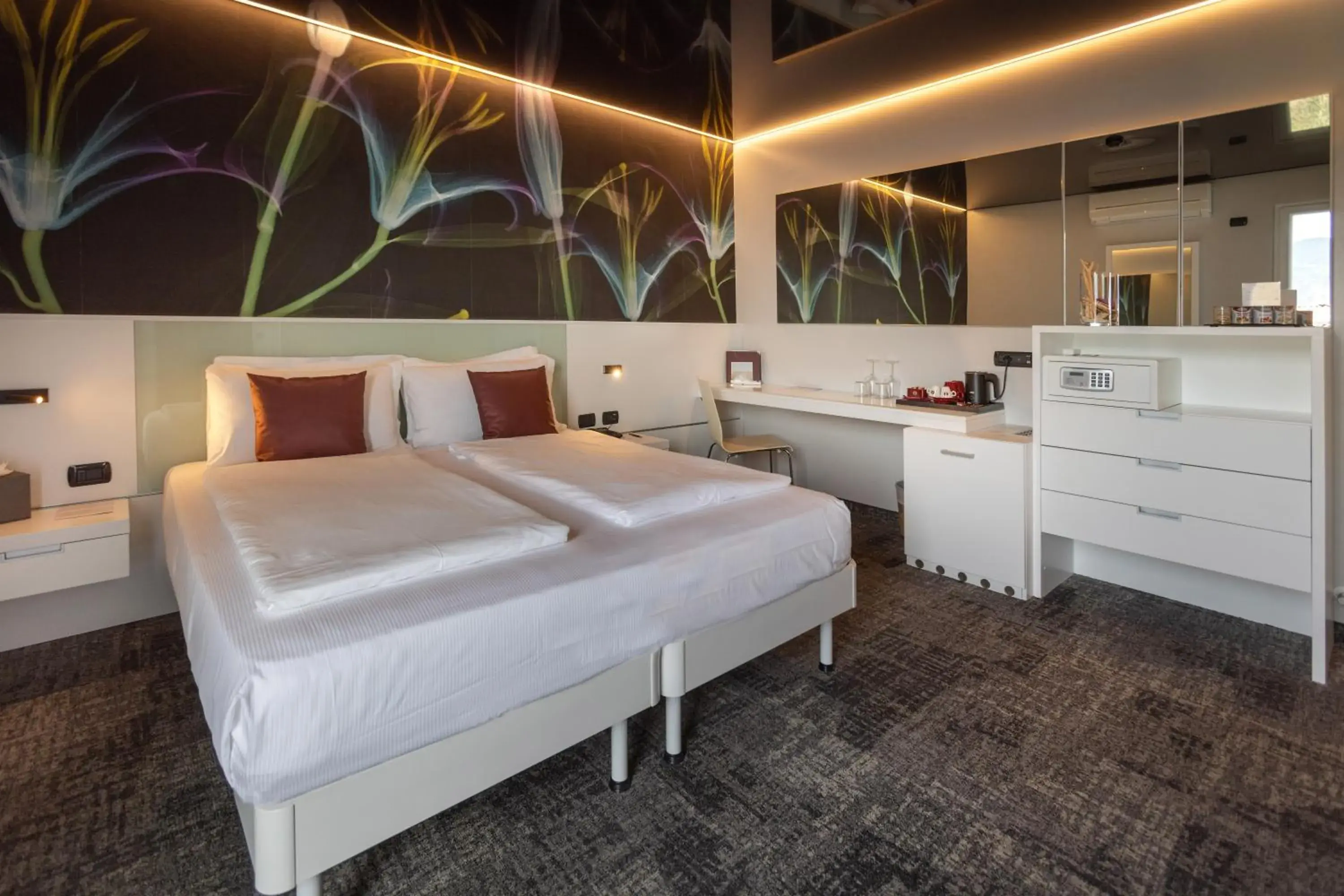 Exclusive Double Room with Partial Lake View in Wellness Hotel Casa Barca (Adult Only) Exclusive Double Room with Partial Lake View in Wellness Hotel Casa Barca (Adult Only)