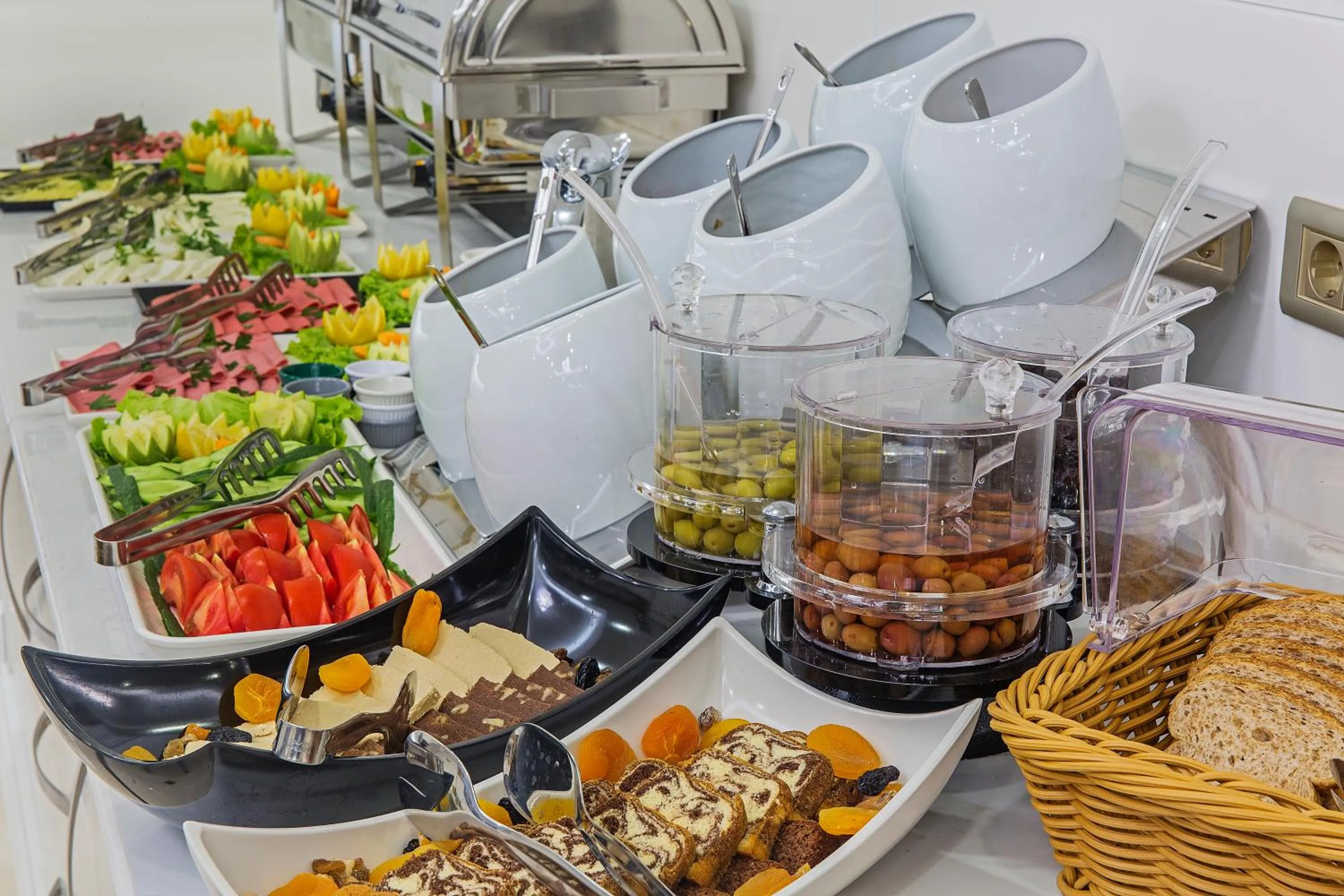 Restaurant/places to eat in Grand Naki Hotel