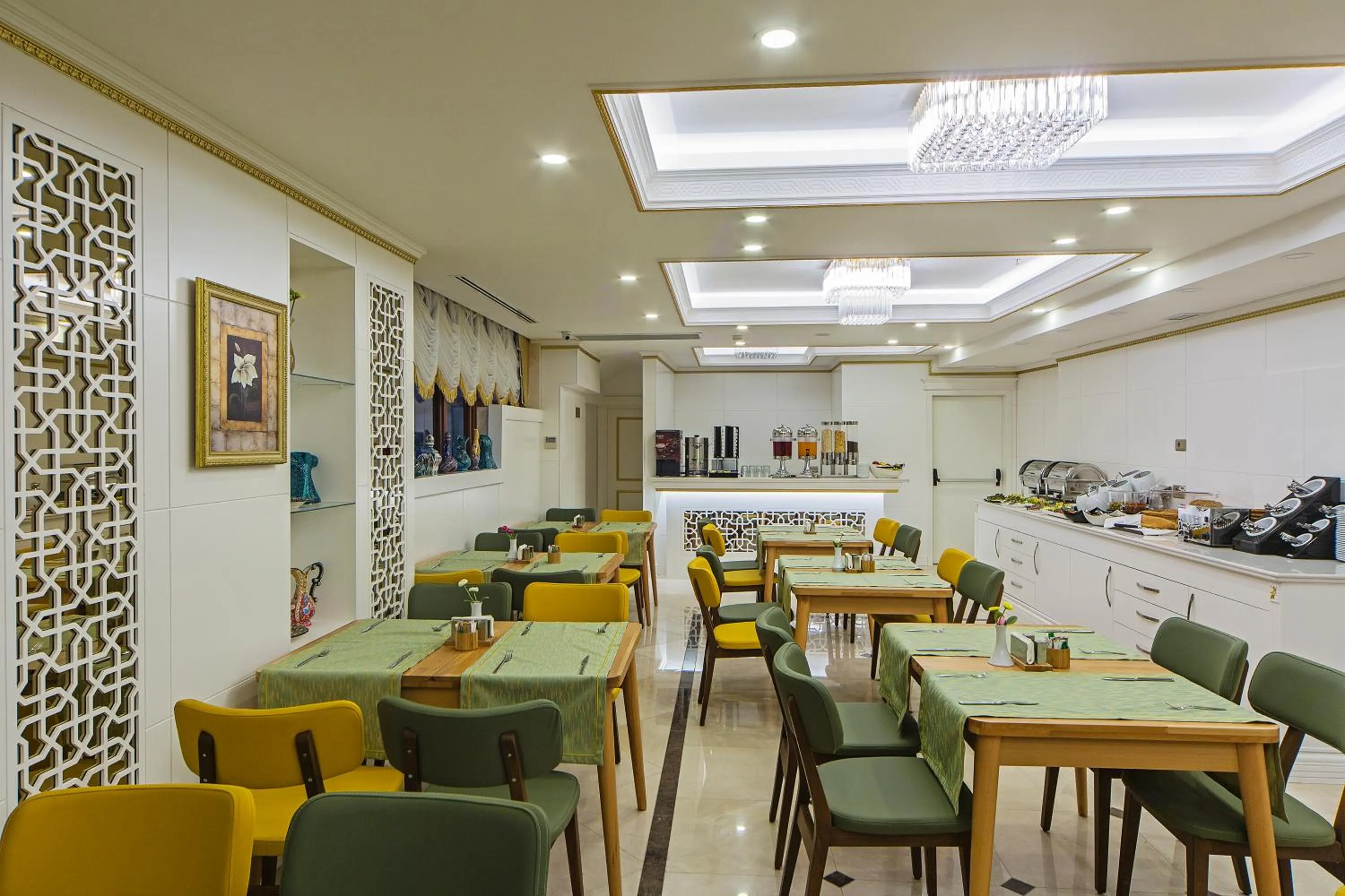 Restaurant/places to eat in Grand Naki Hotel