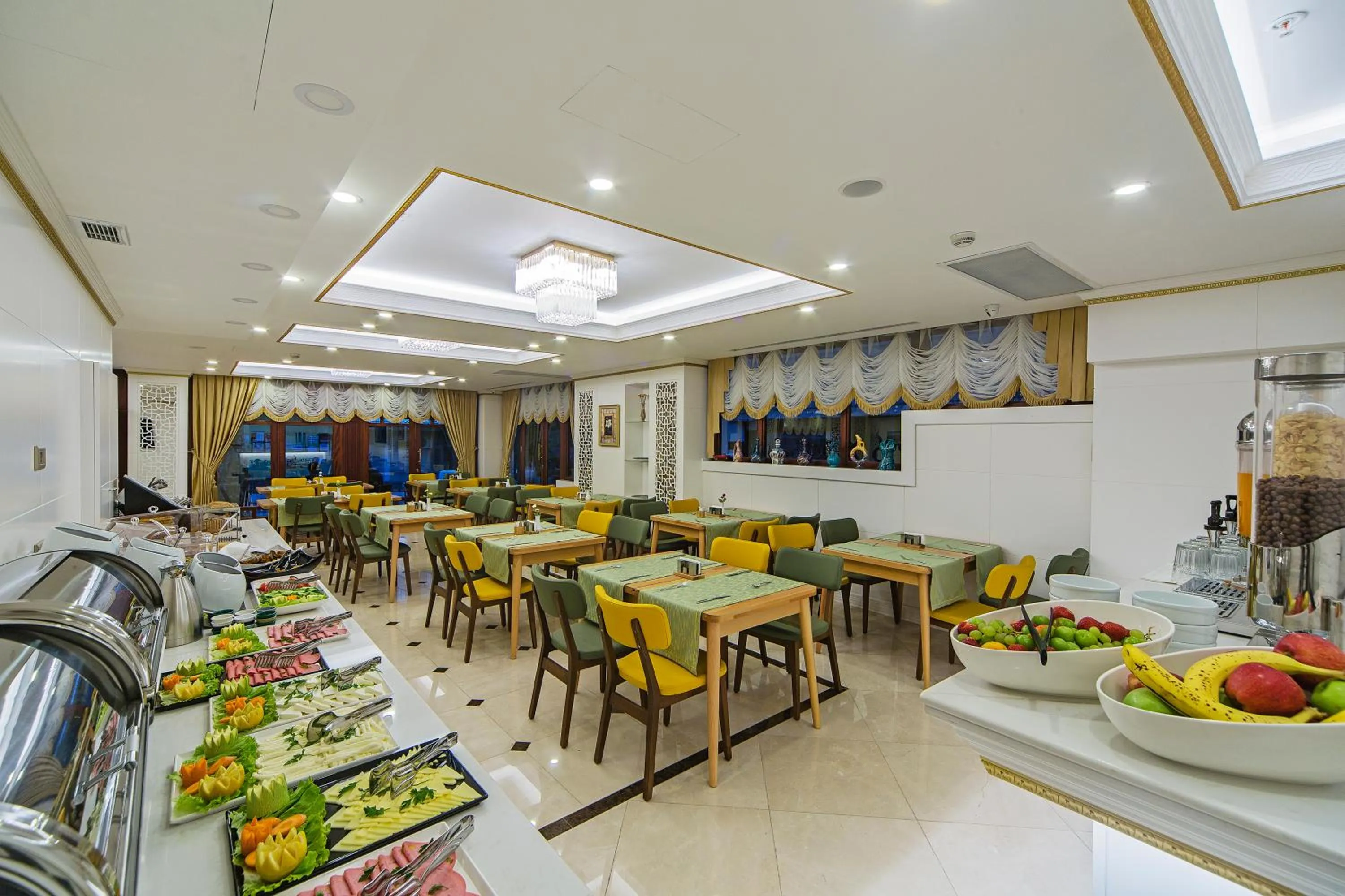Restaurant/places to eat in Grand Naki Hotel