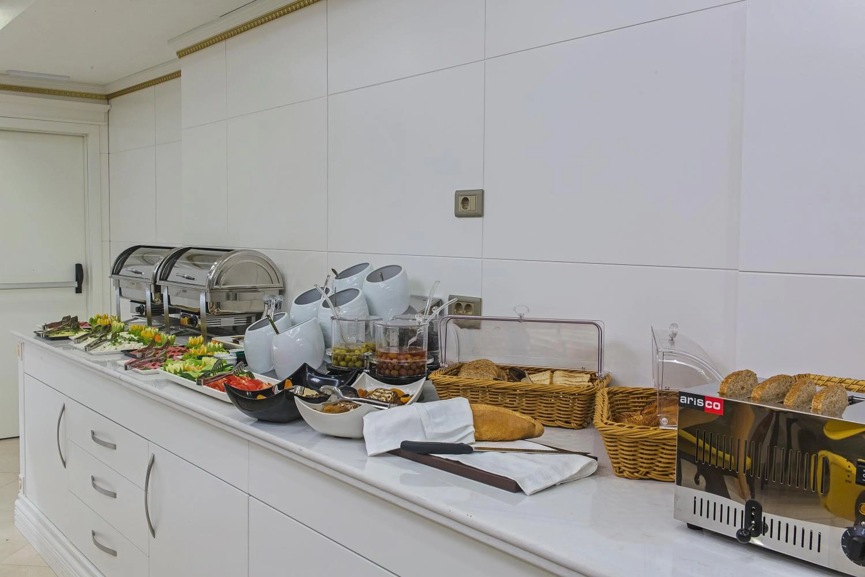 Restaurant/places to eat in Grand Naki Hotel