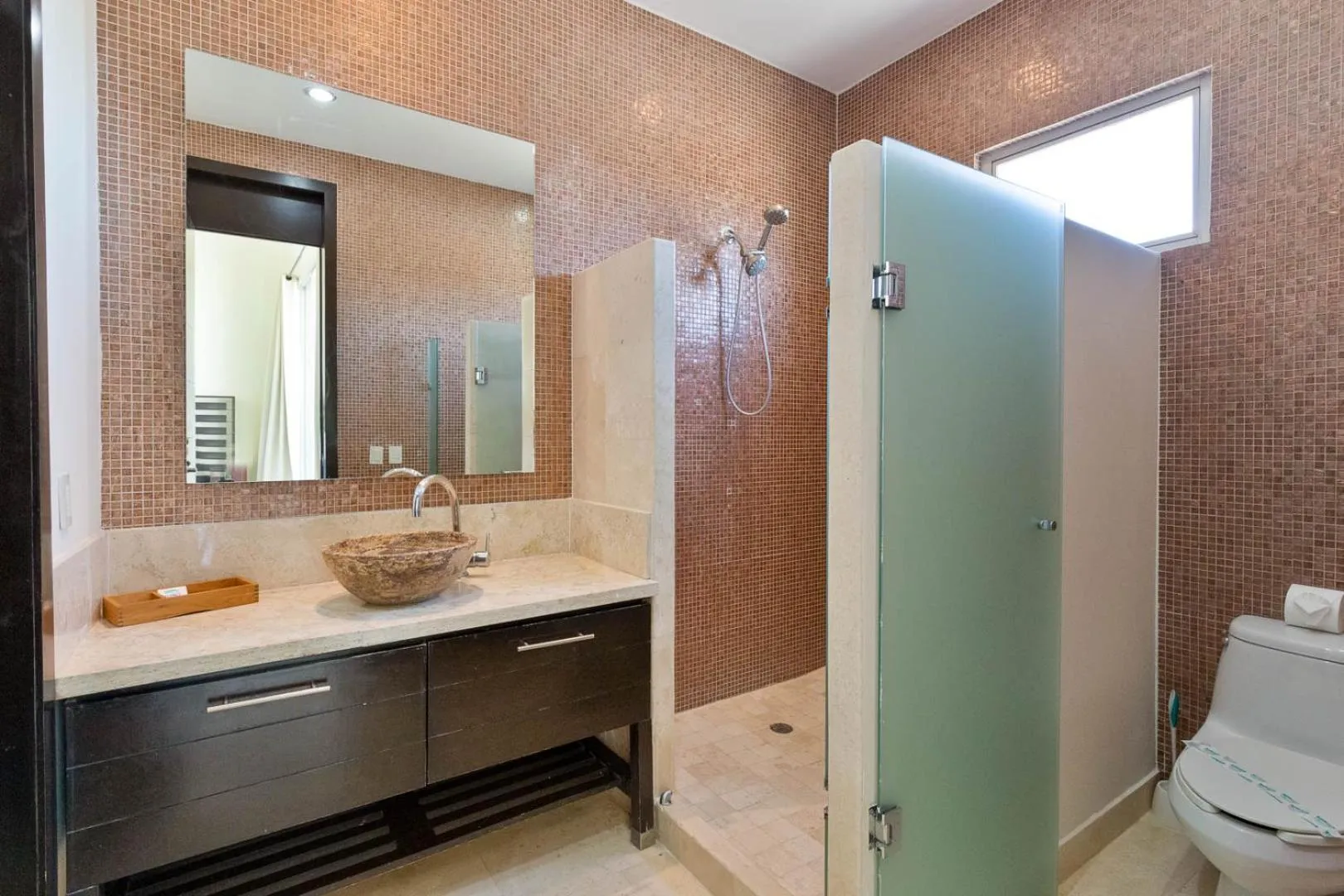 Bathroom in Encanto Living Penthouse by Kivoya