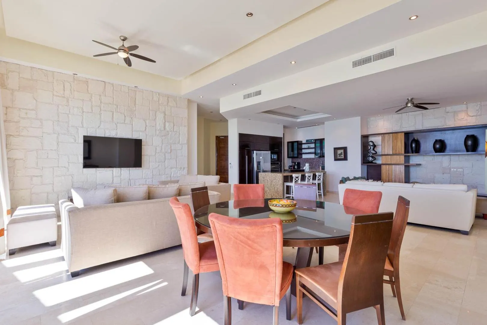Dining area in Encanto Living Penthouse by Kivoya