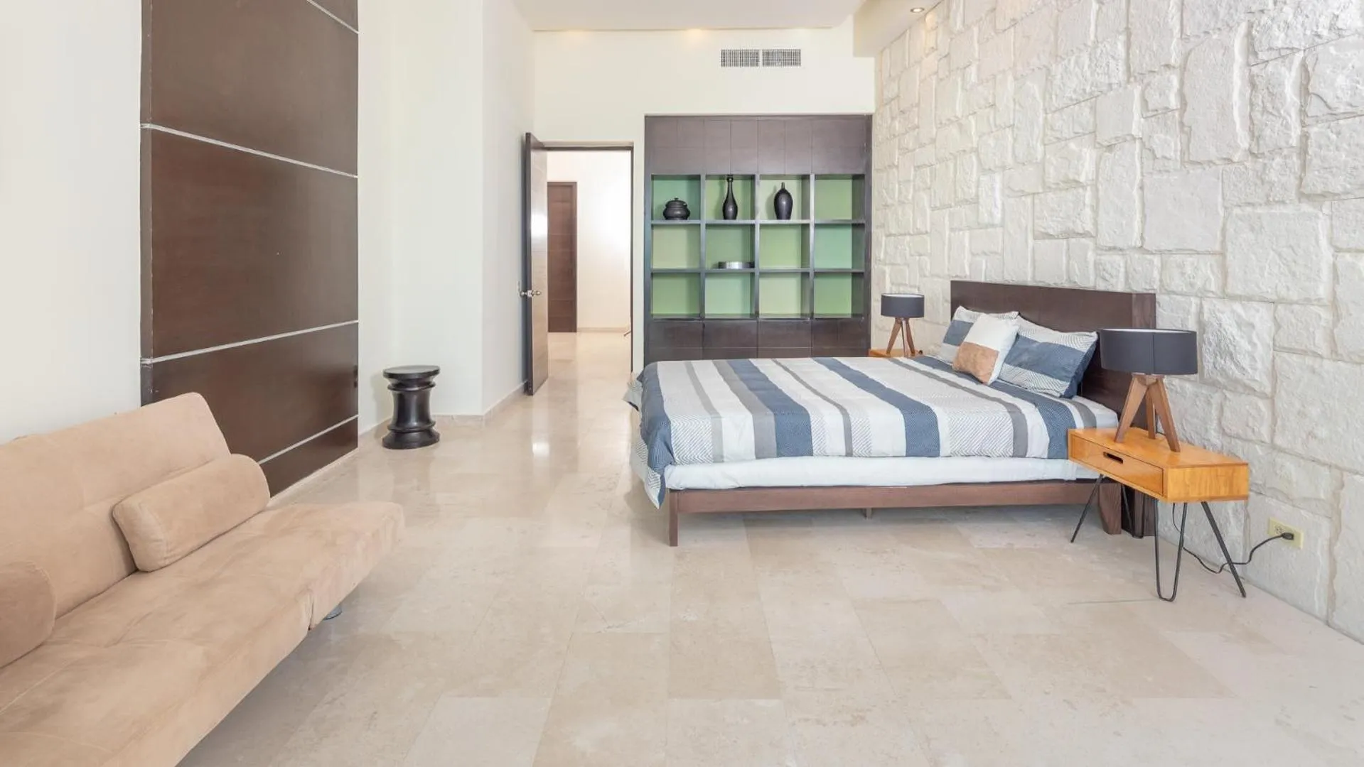 Photo of the whole room, Bed in Encanto Living Penthouse by Kivoya