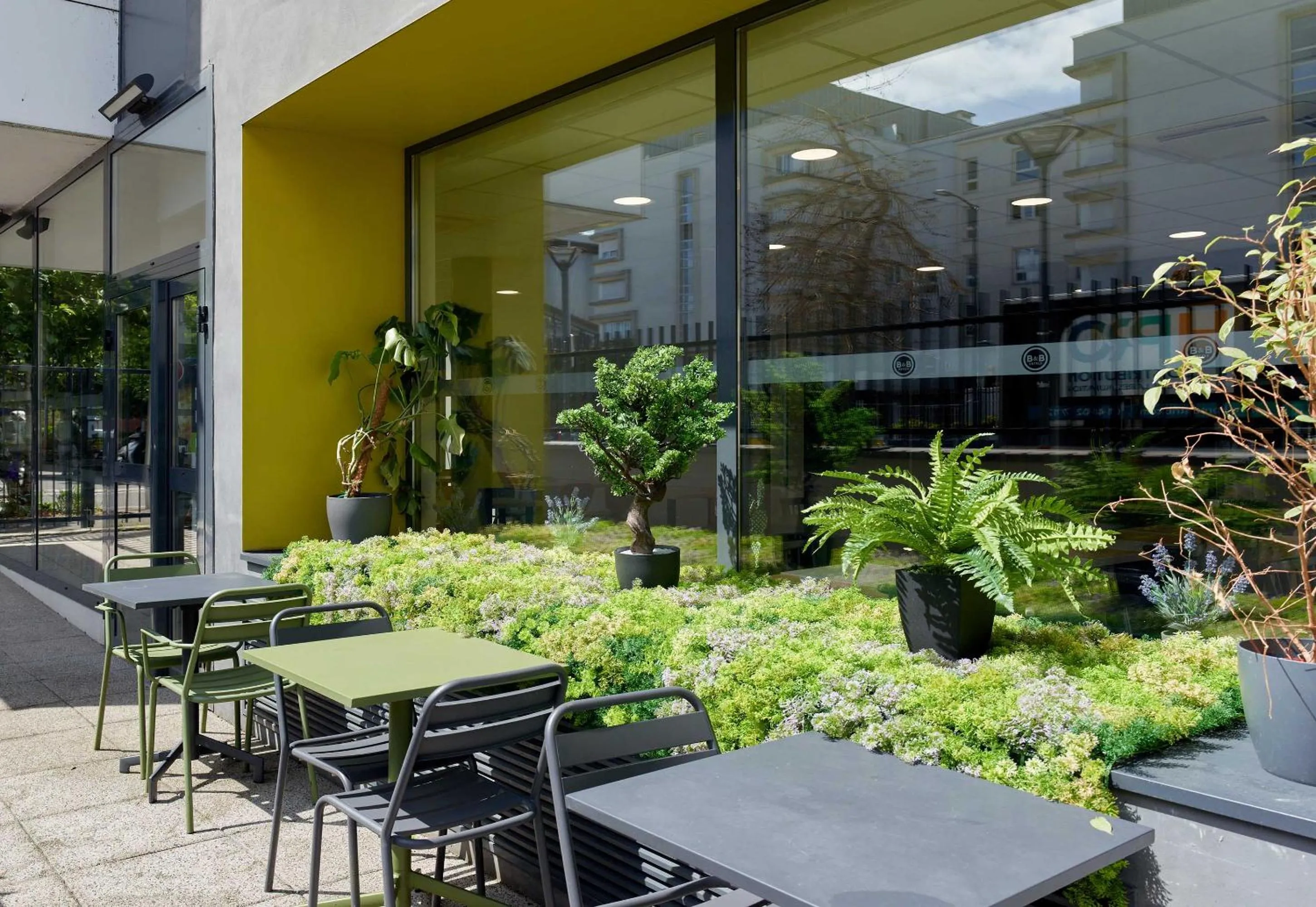Patio in B&B HOTEL Paris Est Bobigny Université