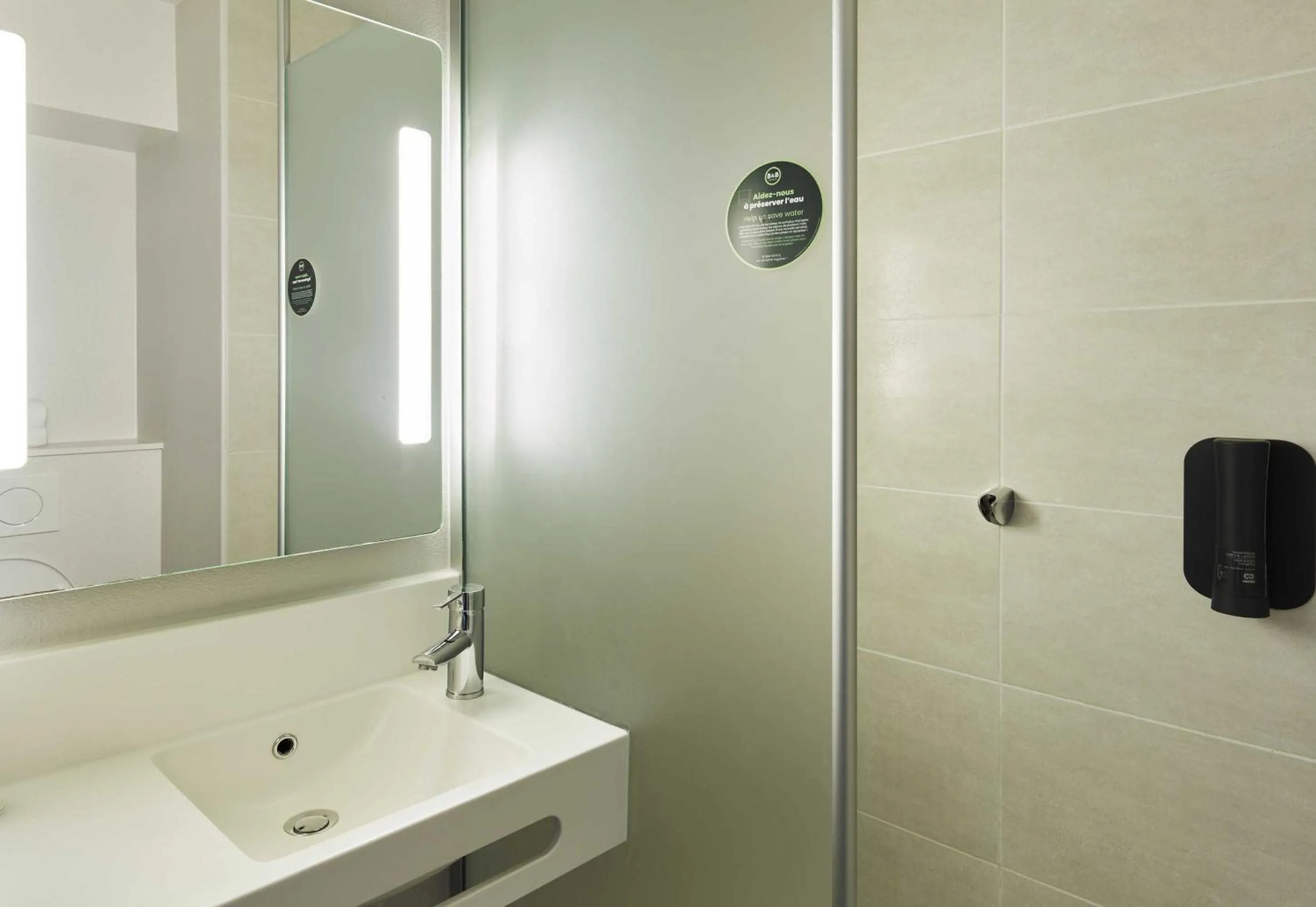 Bathroom in B&B HOTEL Paris Est Bobigny Université