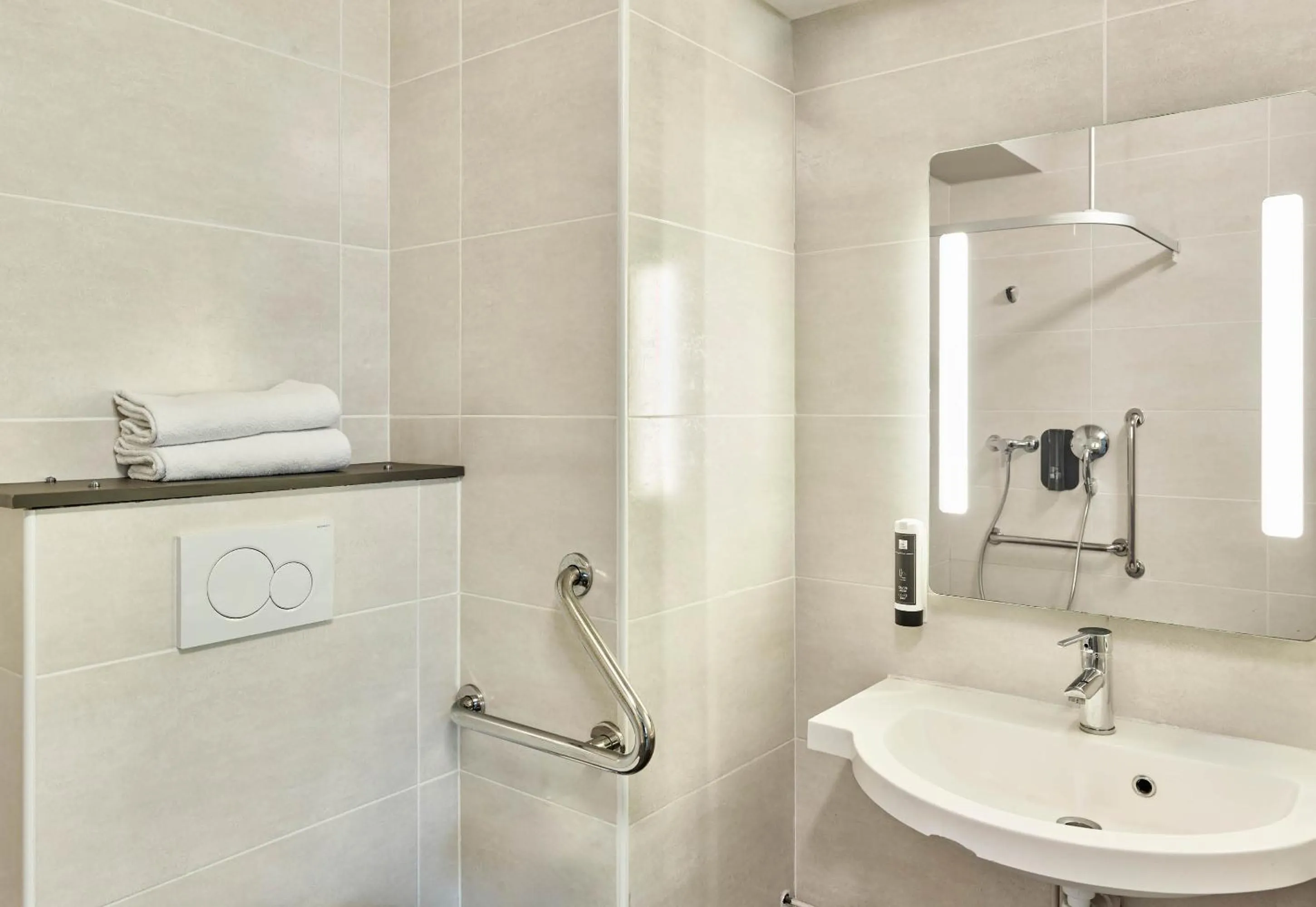 Bathroom in B&B HOTEL Paris Est Bobigny Université