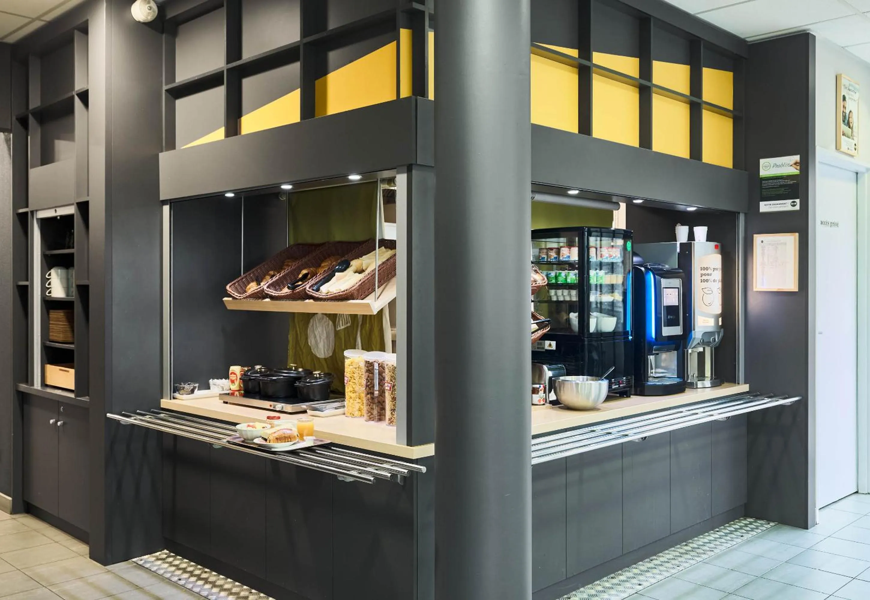 Buffet breakfast in B&B HOTEL Paris Est Bobigny Université