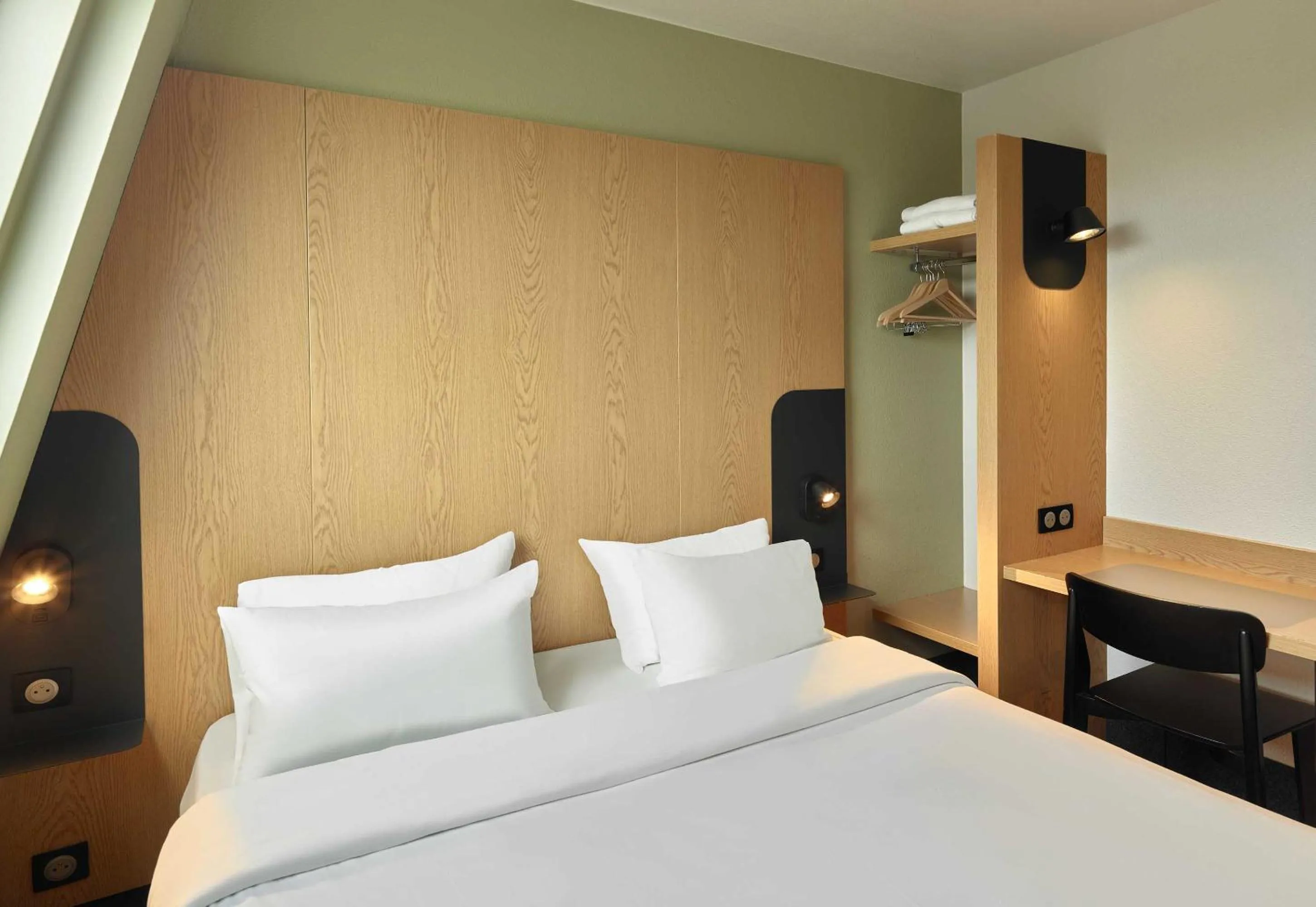 Bedroom, Bed in B&B HOTEL Paris Est Bobigny Université