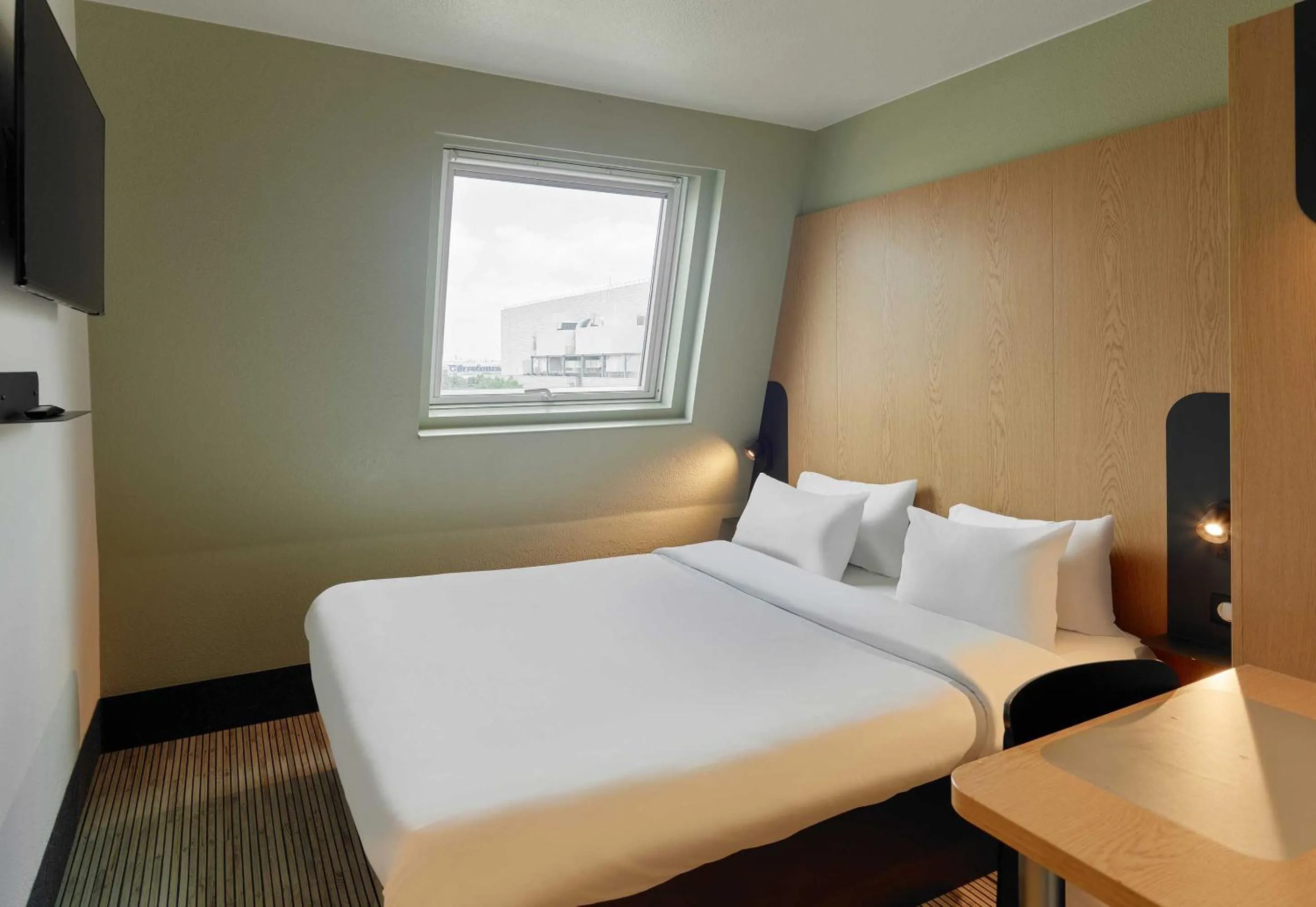 Bedroom, Bed in B&B HOTEL Paris Est Bobigny Université