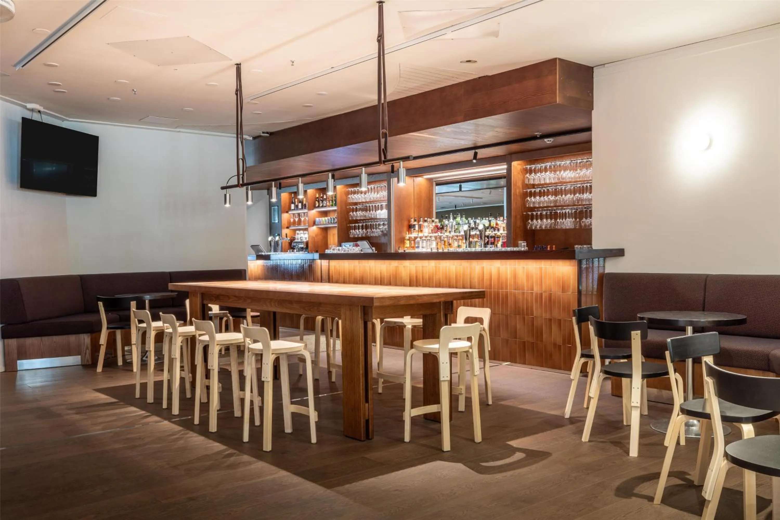 Lounge or bar in Scandic Laajavuori