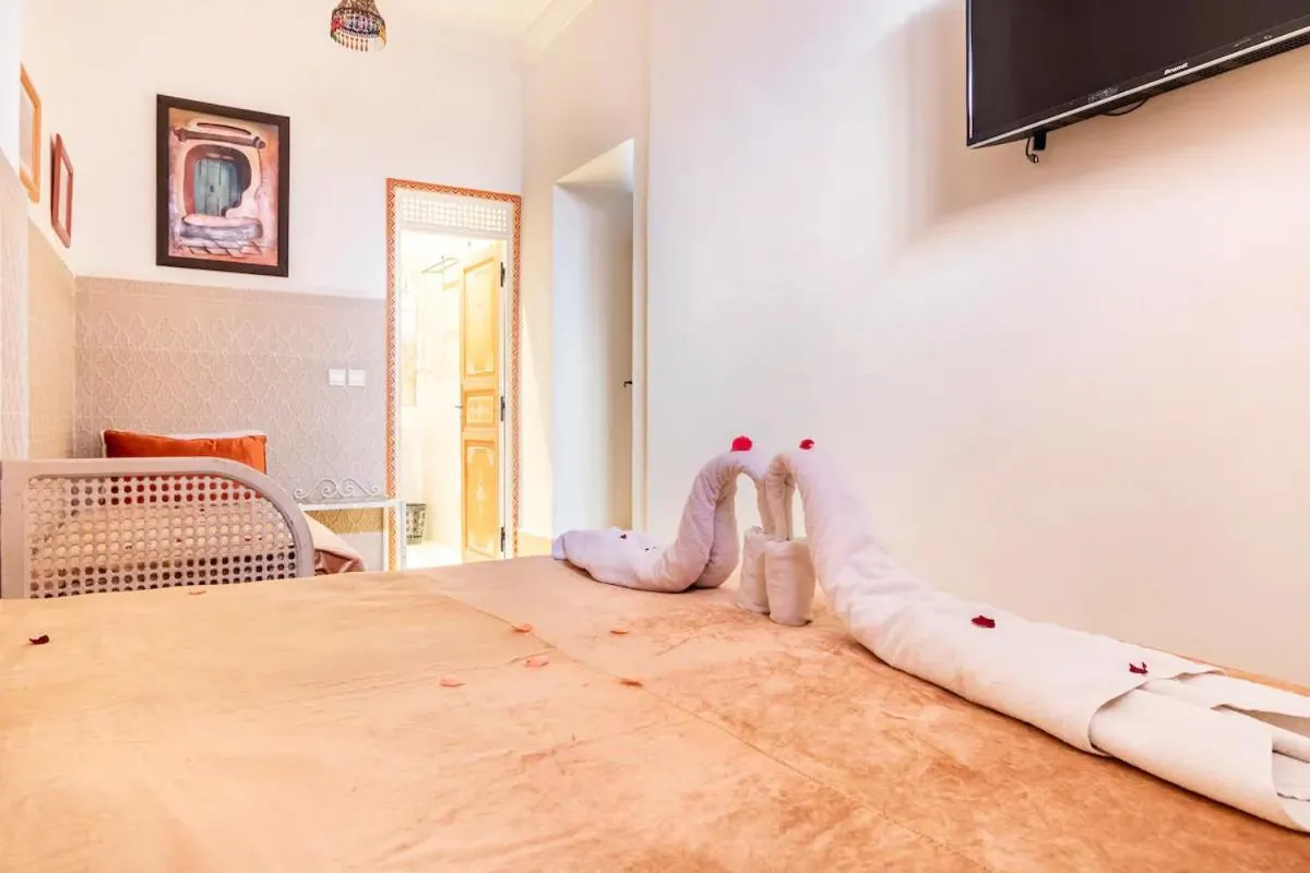 Photo of the whole room, Bed in Riad Hôtel Essaouira