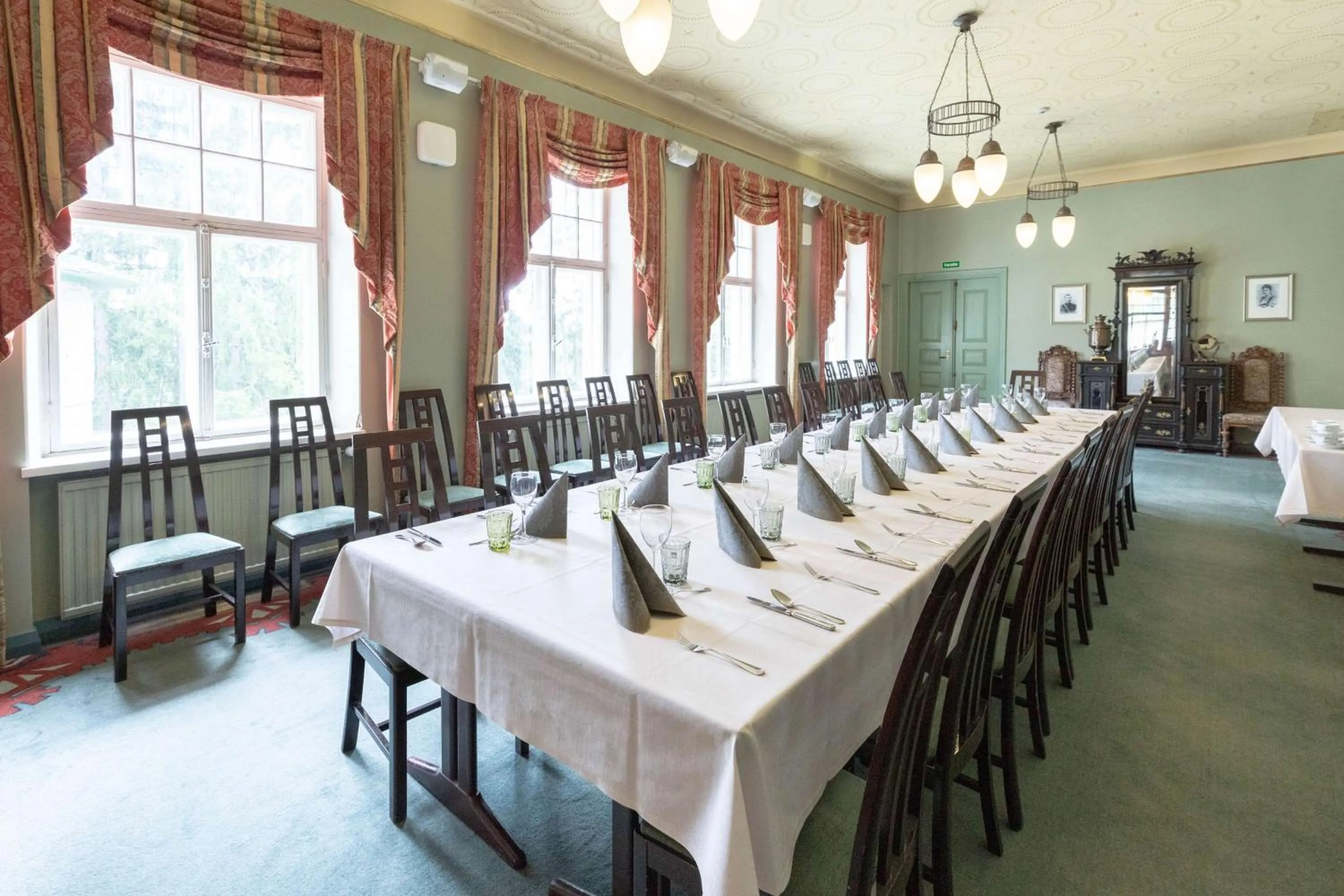 Restaurant/places to eat in Imatran Valtionhotelli