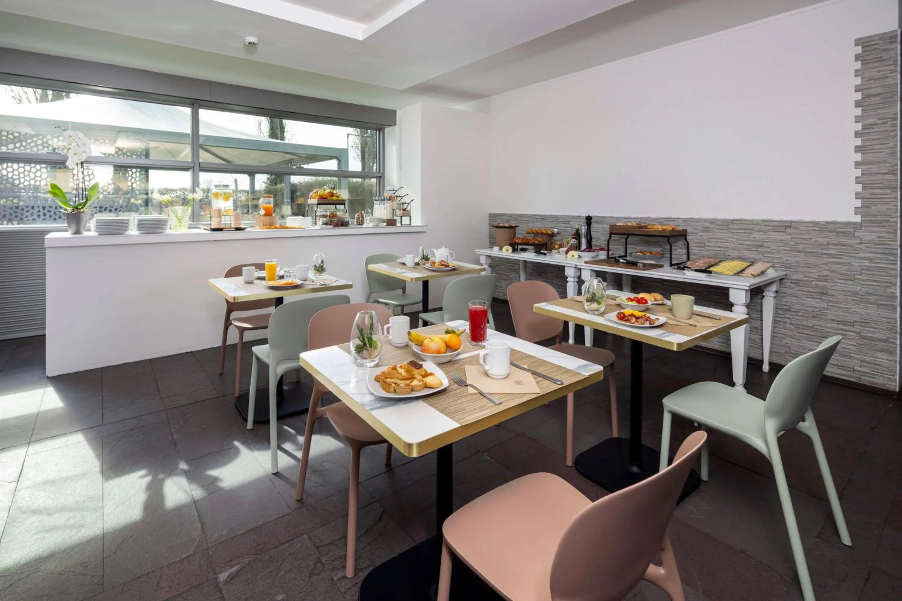 Restaurant/places to eat in Best Western Hotel Green City