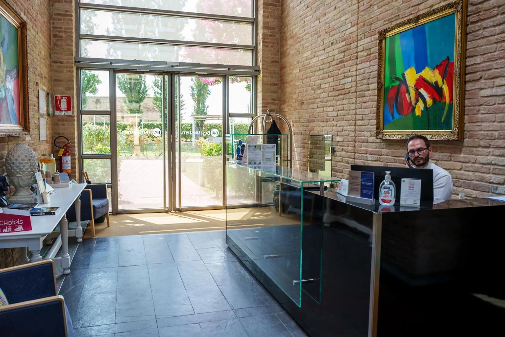 Lobby or reception in Best Western Hotel Green City