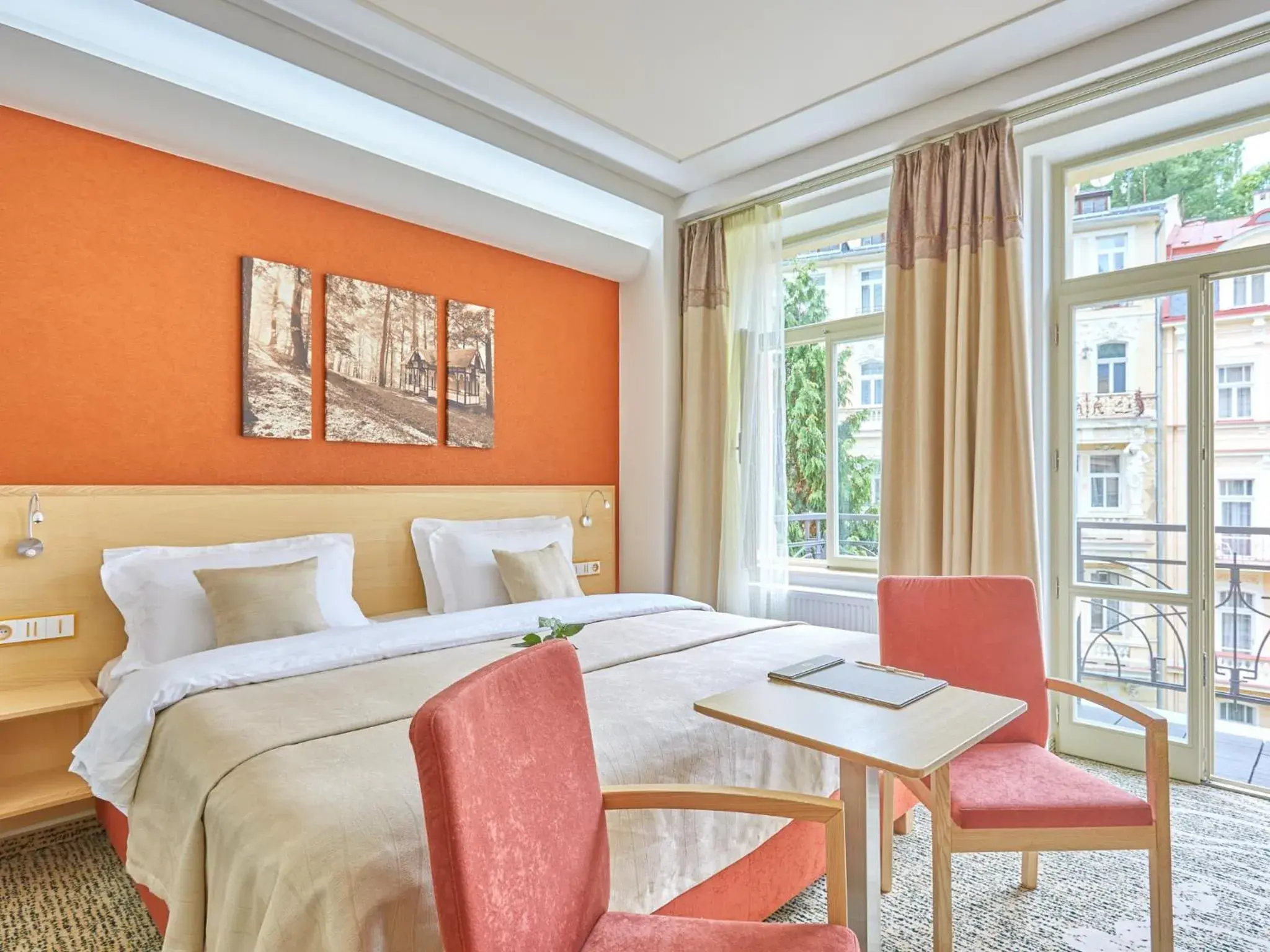 Suite with Wellness Access in Spa Hotel Iris Suite with Wellness Access in Spa Hotel Iris