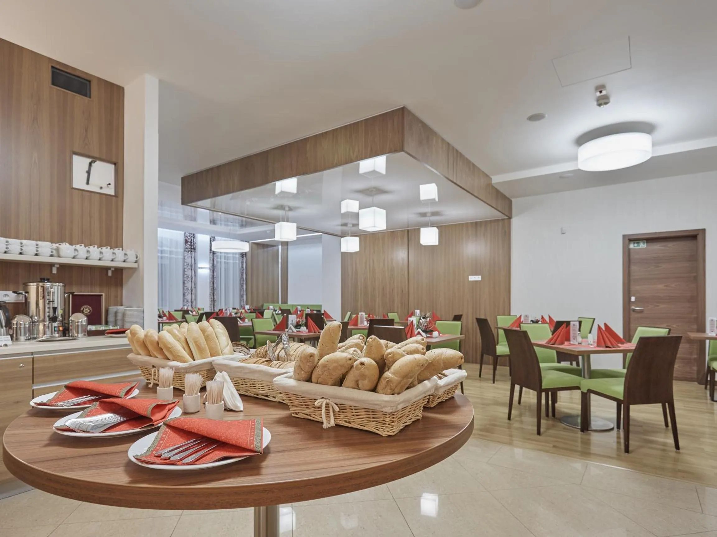 Restaurant/places to eat in Spa Hotel Iris