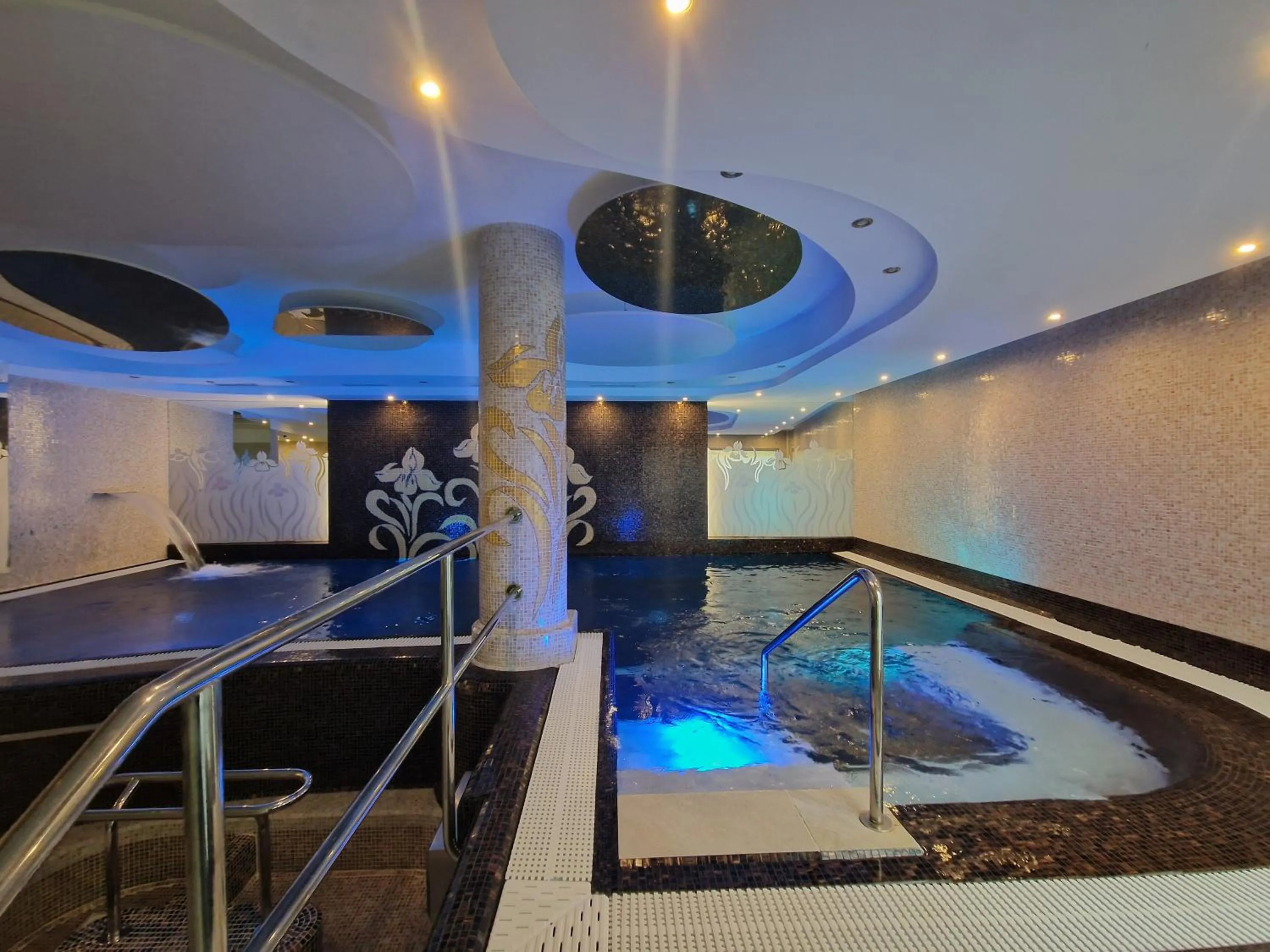 Swimming pool in Spa Hotel Iris
