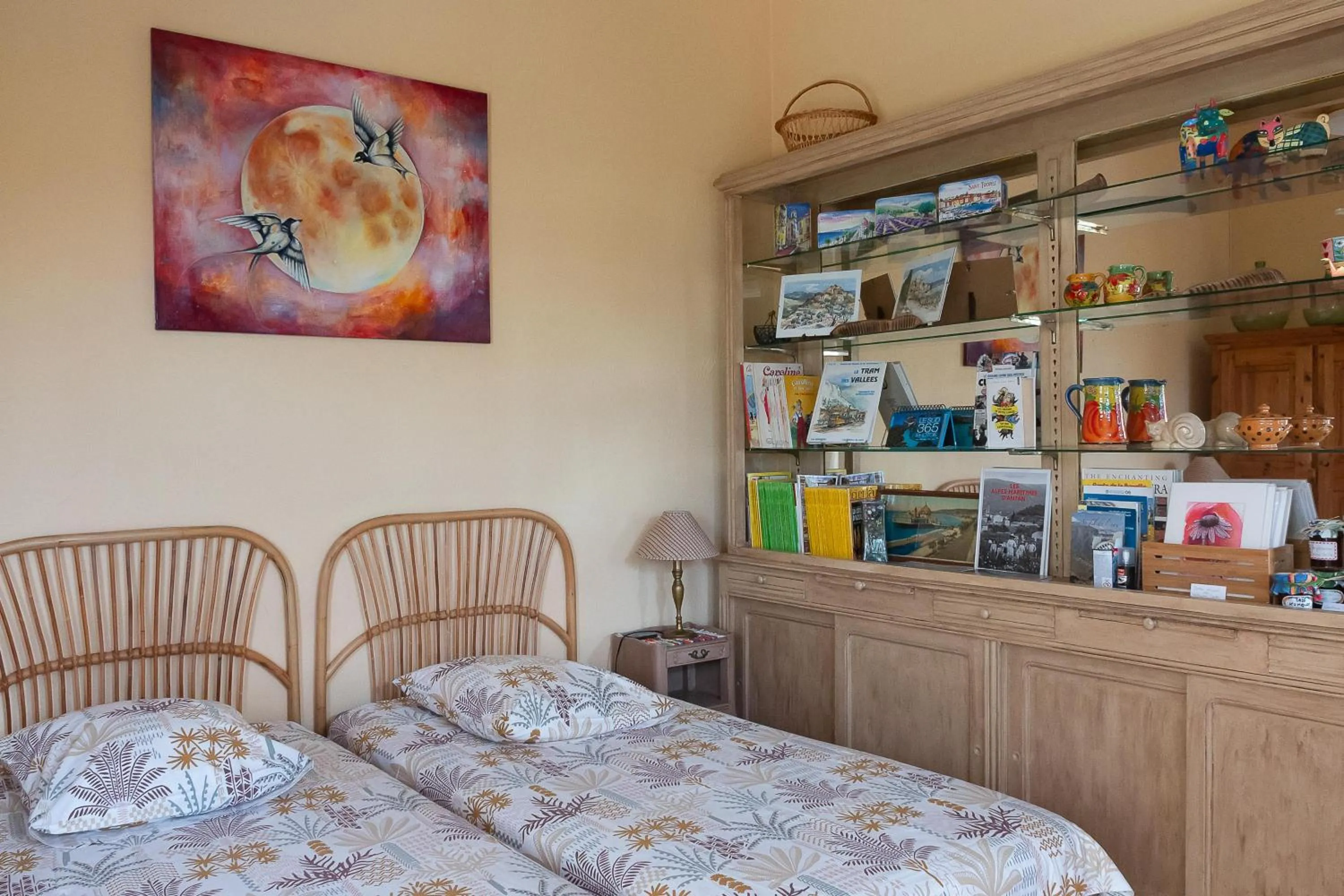 Bedroom, Bed in Le Clos des Oliviers 188 chemin du Hameau des Bourges 06650 Le Rouret