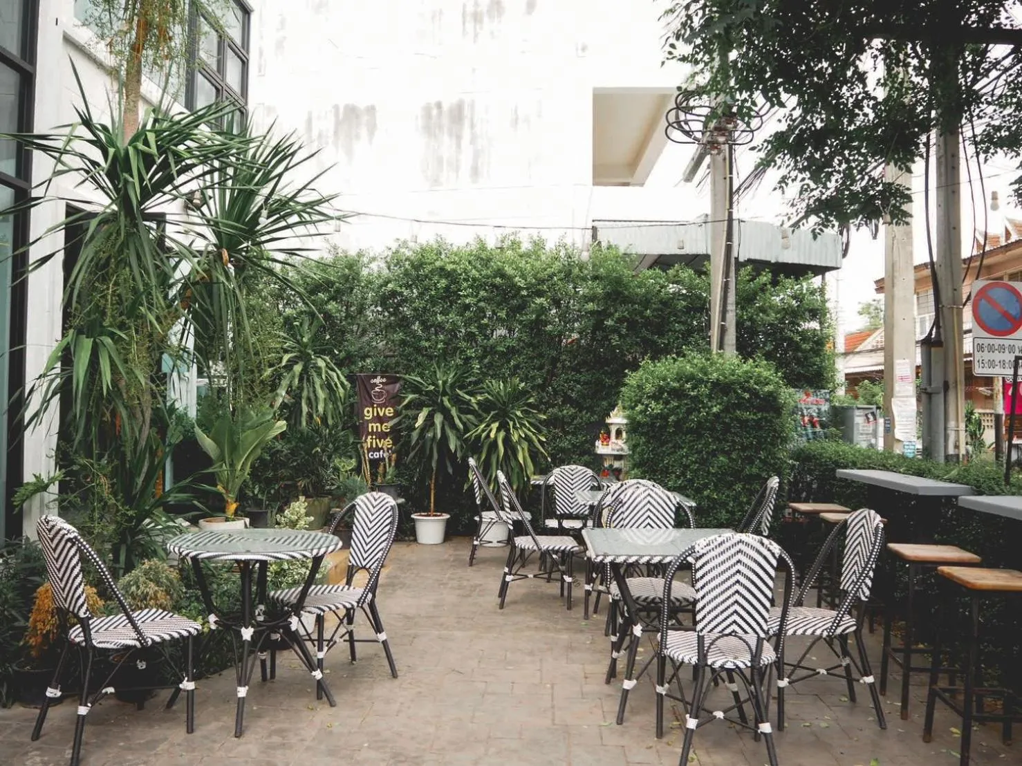 Patio in Give Me 5 Hostel