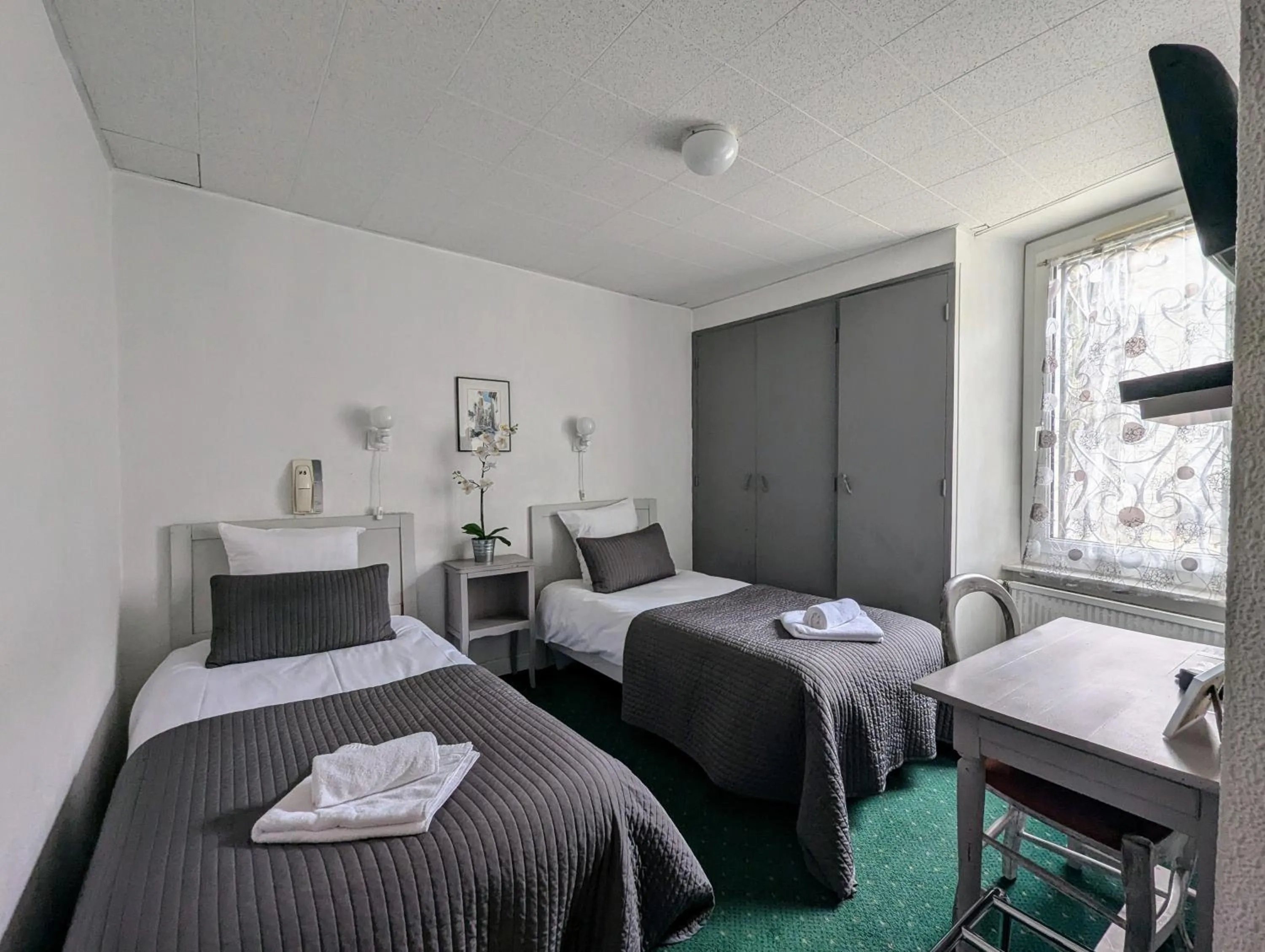 Photo of the whole room, Bed in L'Aiguebelle