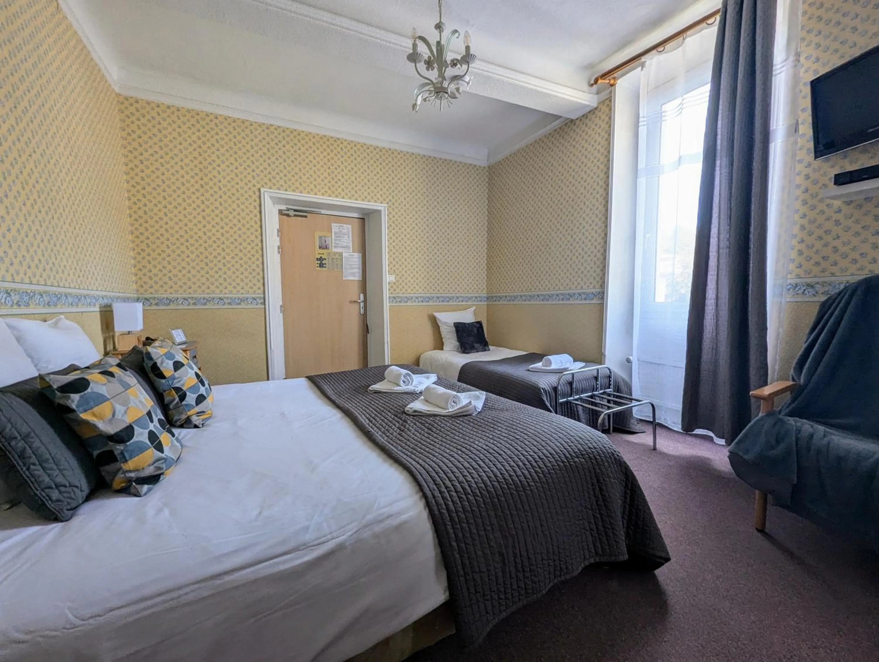 Bedroom, Bed in L'Aiguebelle