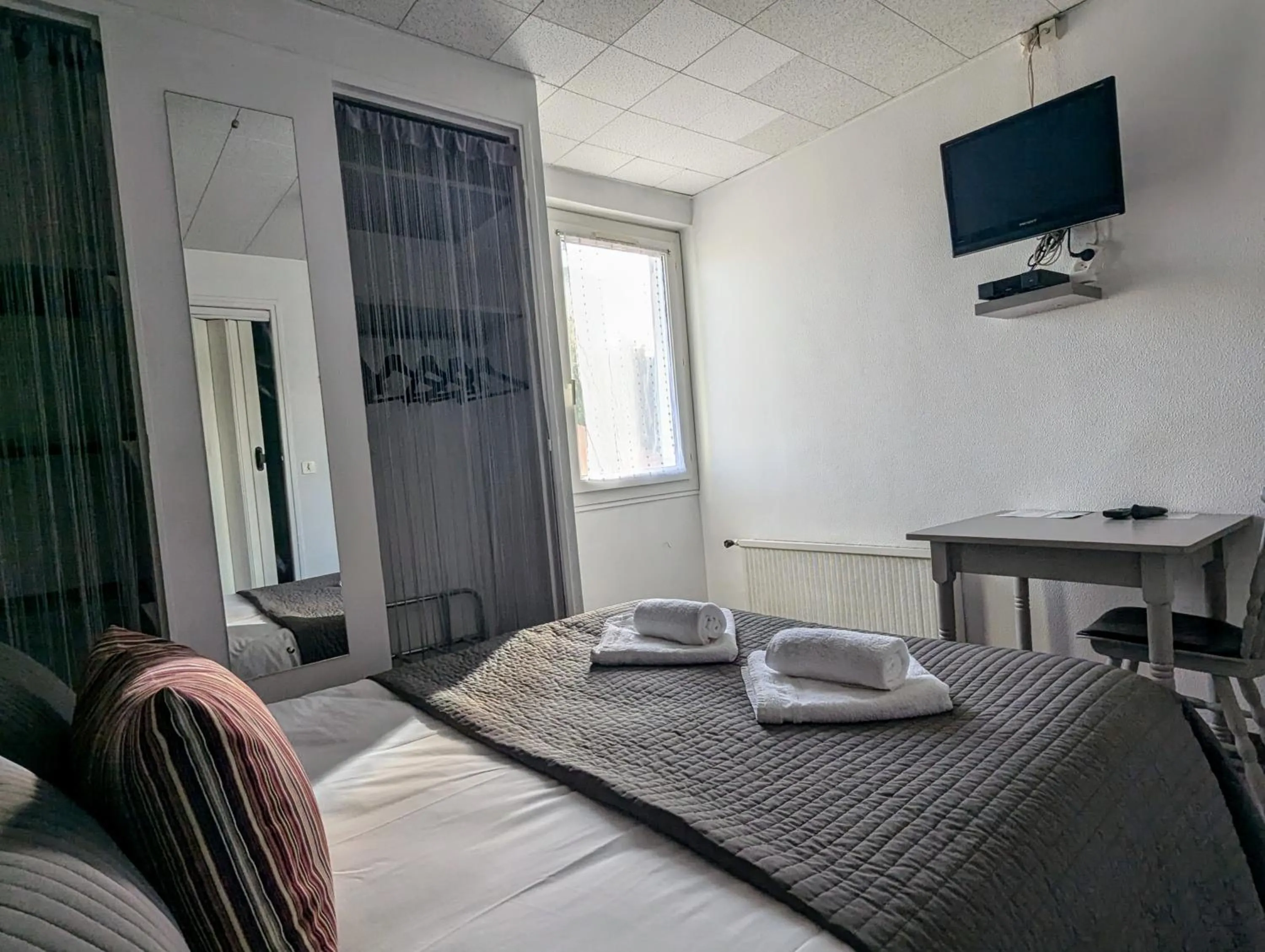 Photo of the whole room, Bed in L'Aiguebelle