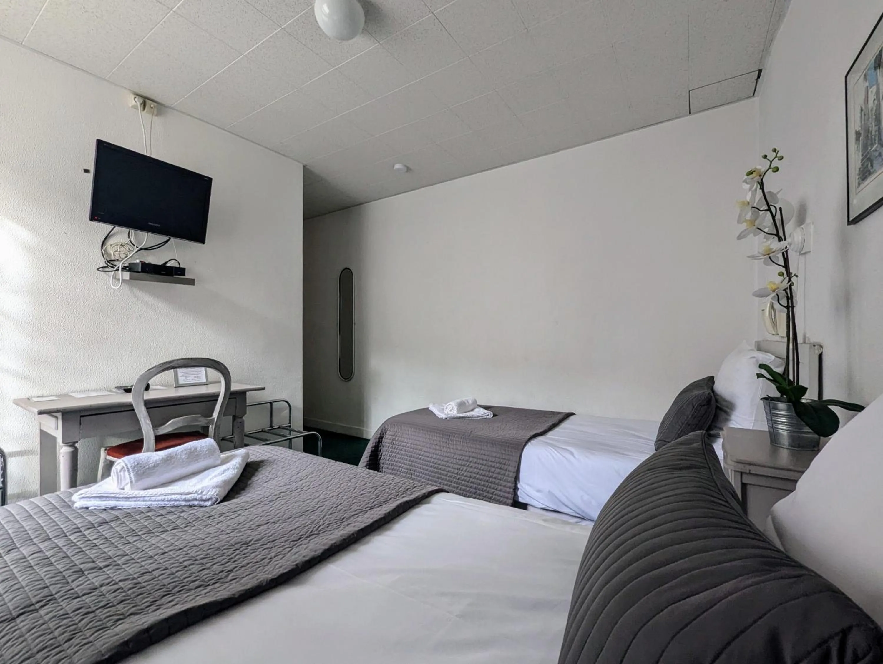 Photo of the whole room, Bed in L'Aiguebelle