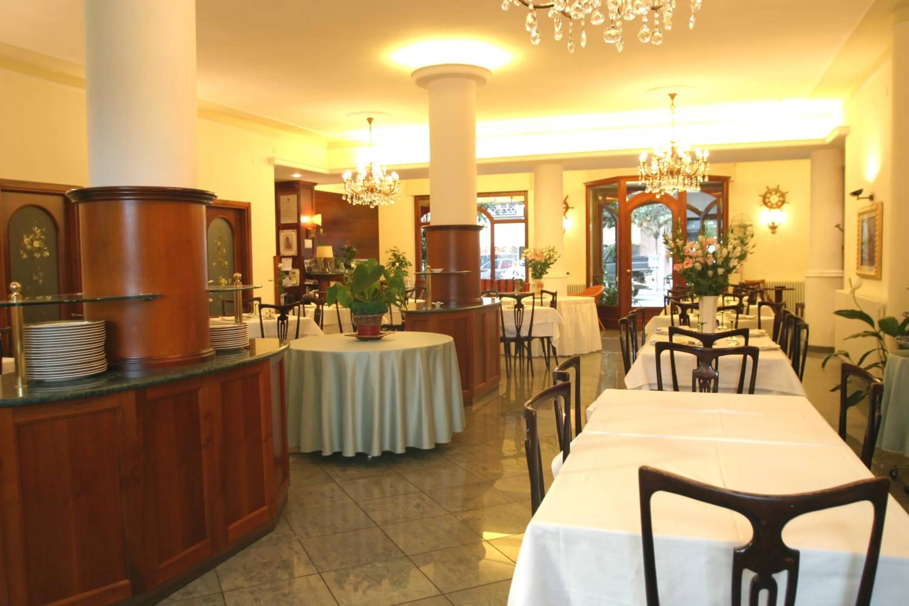 Lounge or bar in Hotel Pescetto
