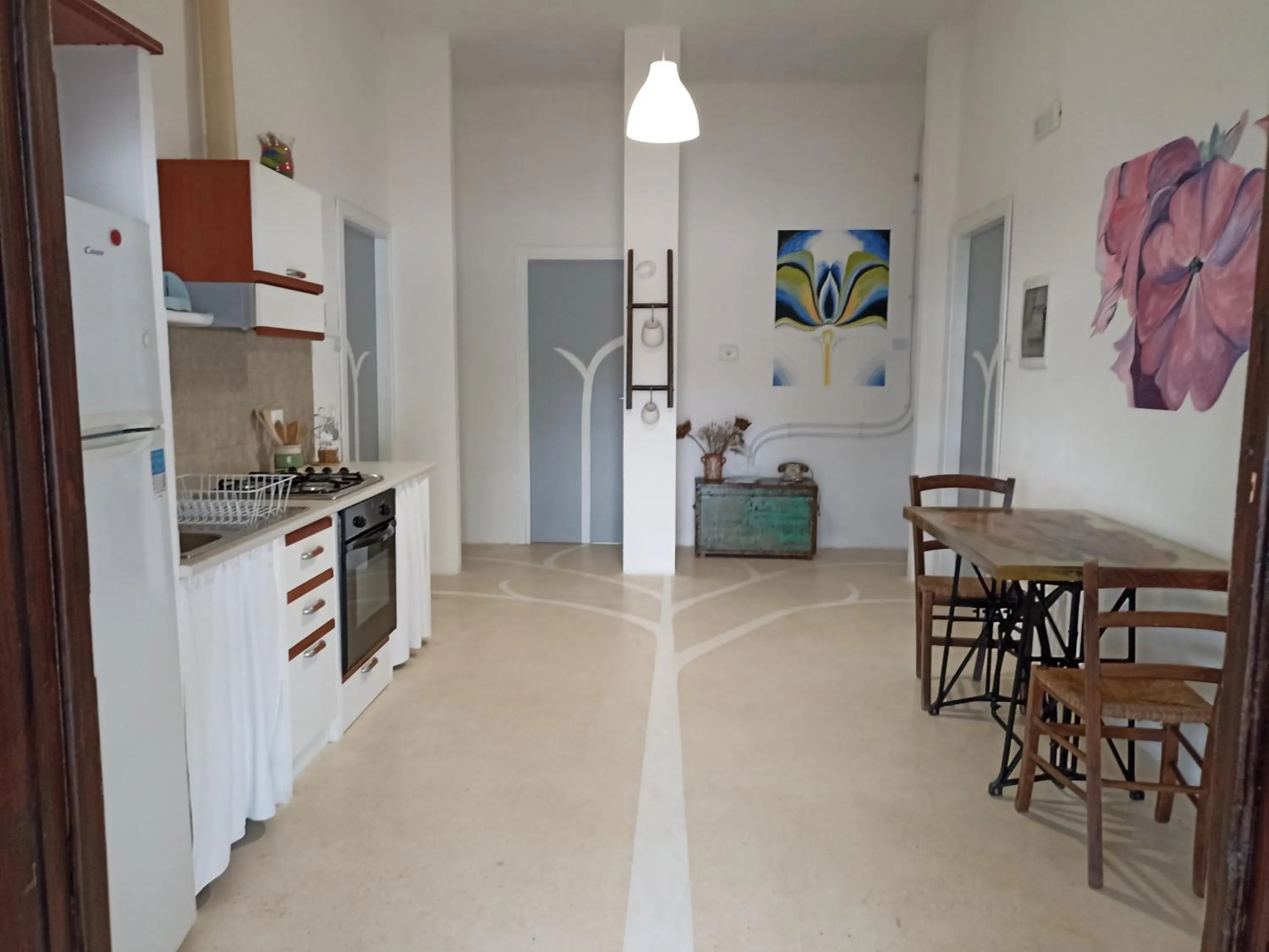 Kitchen or kitchenette in La casa degli artisti
