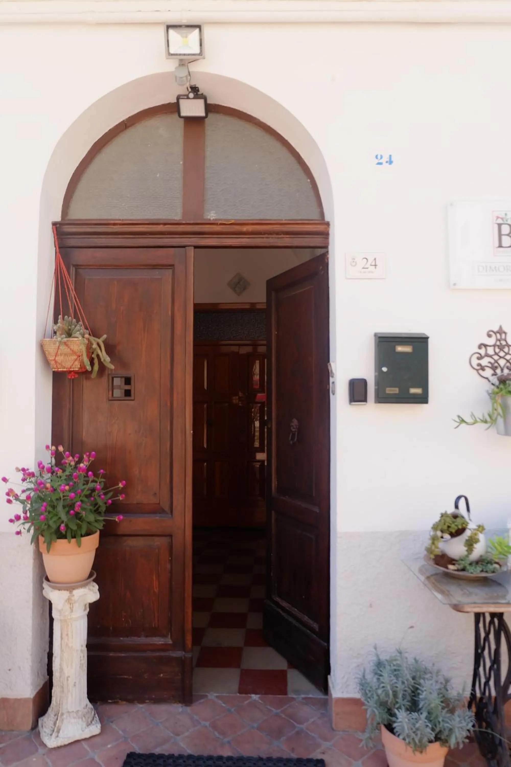 Property building in Dimora Amina