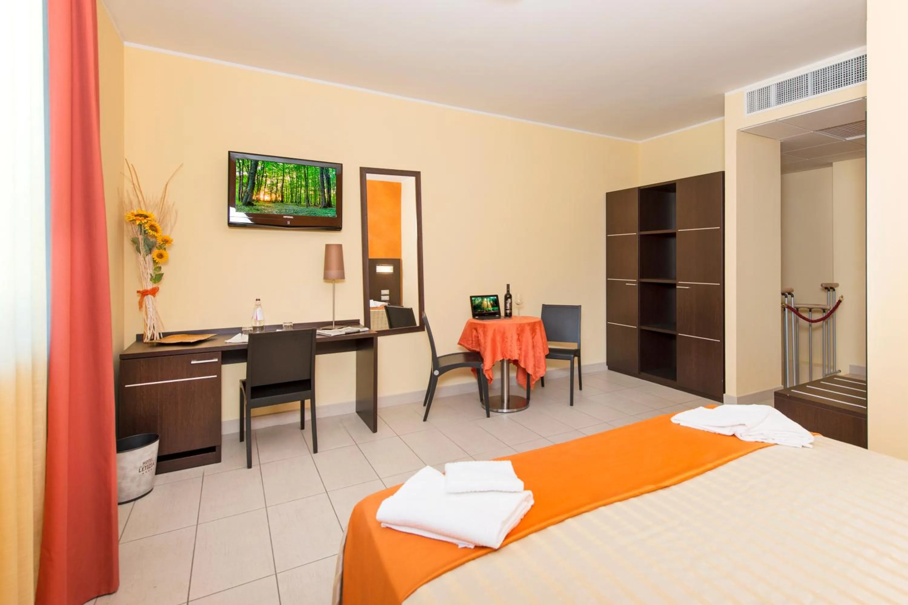 Bedroom, Bed in Hotel Letizià